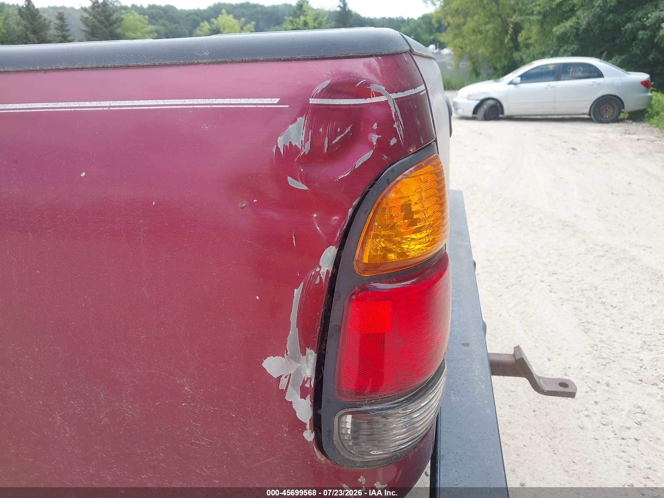 2002 Toyota Tundra Sr5 V8 Red vin: 5TBBT44142S220485