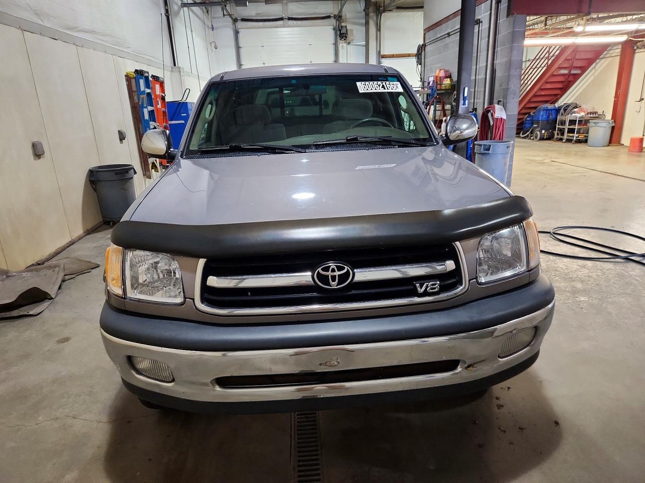 2002 Toyota Tundra Sr5 V8 Gray vin: 5TBBT44142S321381