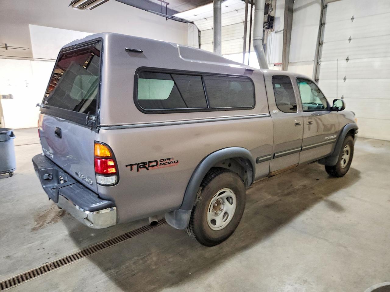 2002 Toyota Tundra Sr5 V8 Gray vin: 5TBBT44142S321381