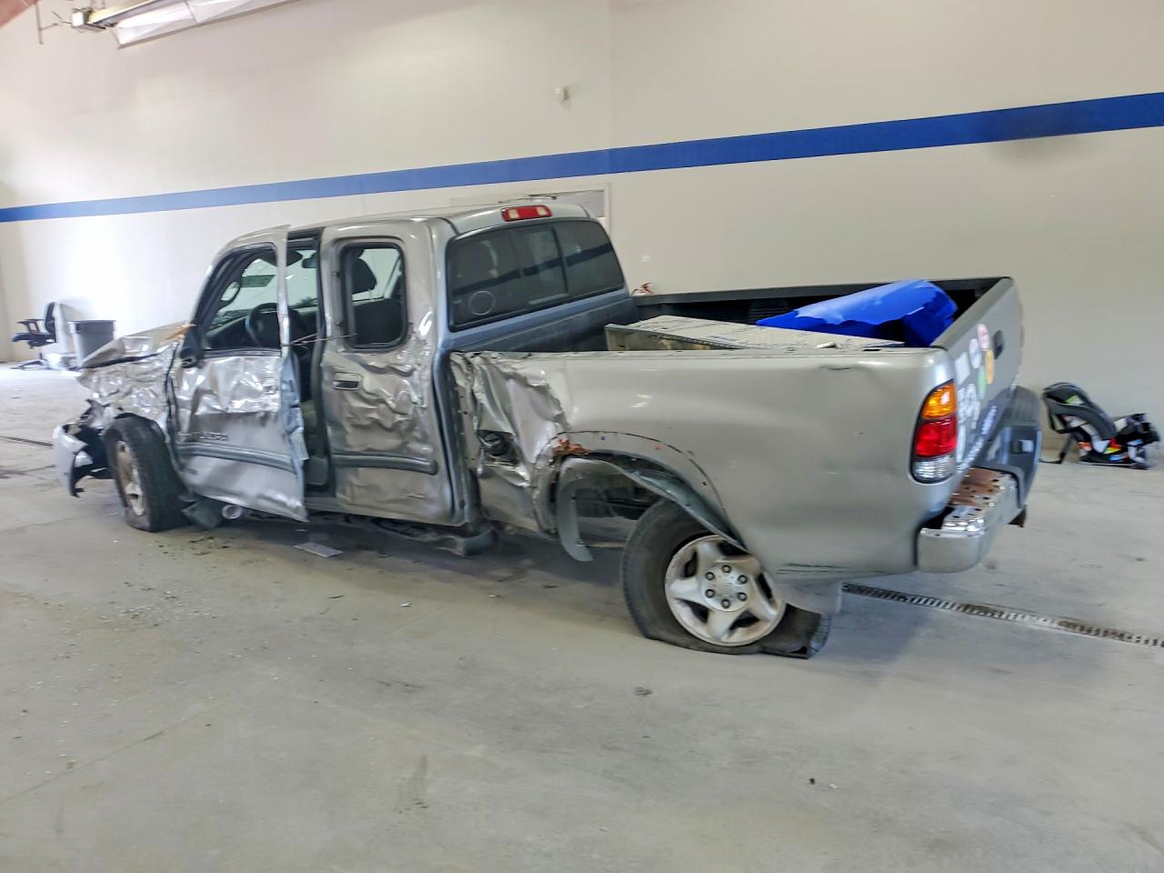 2003 Toyota Tundra Access Cab Sr5 Серебряный vin: 5TBBT44143S373353