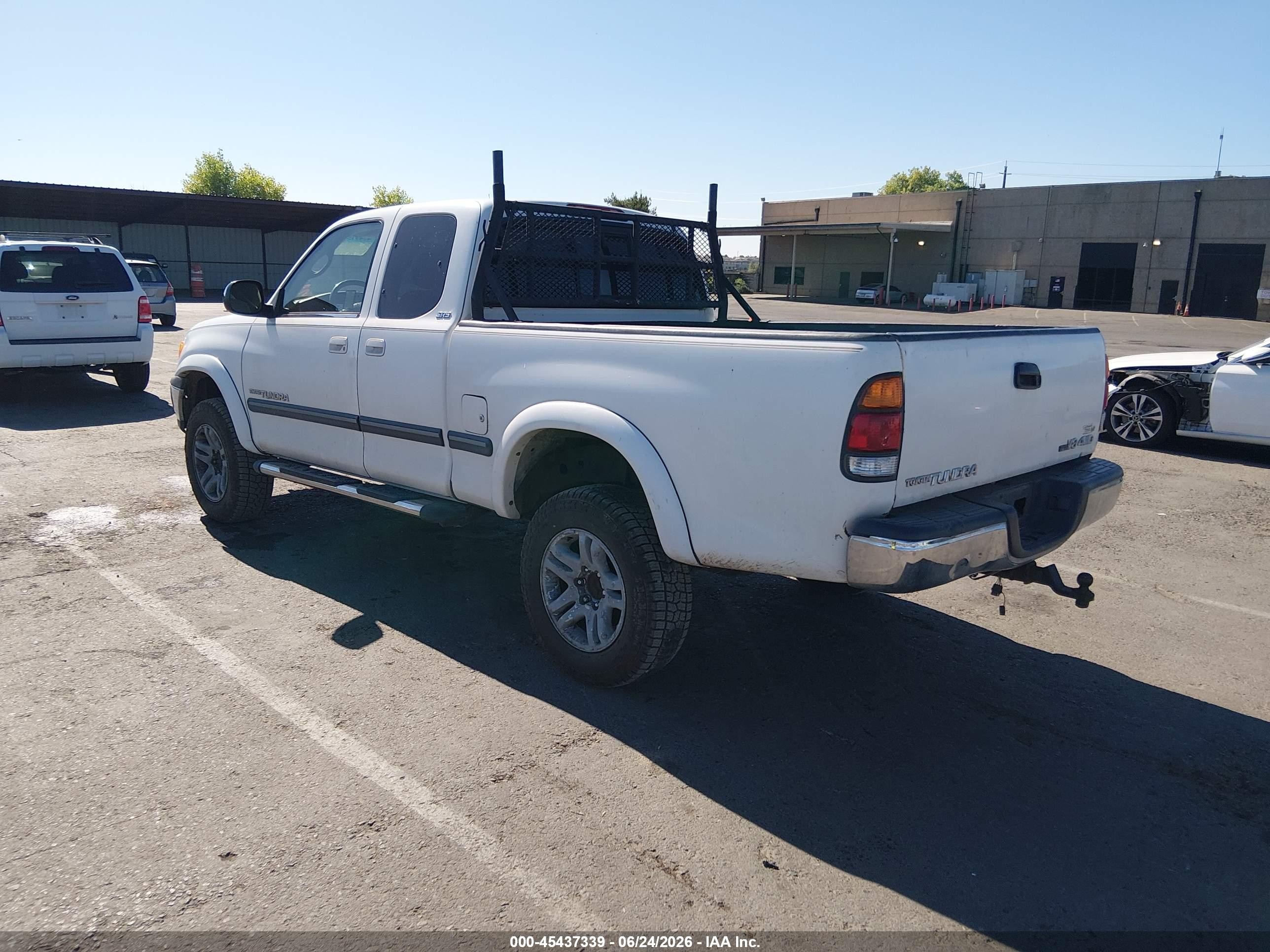 2002 Toyota Tundra Sr5 V8 White vin: 5TBBT44152S323382