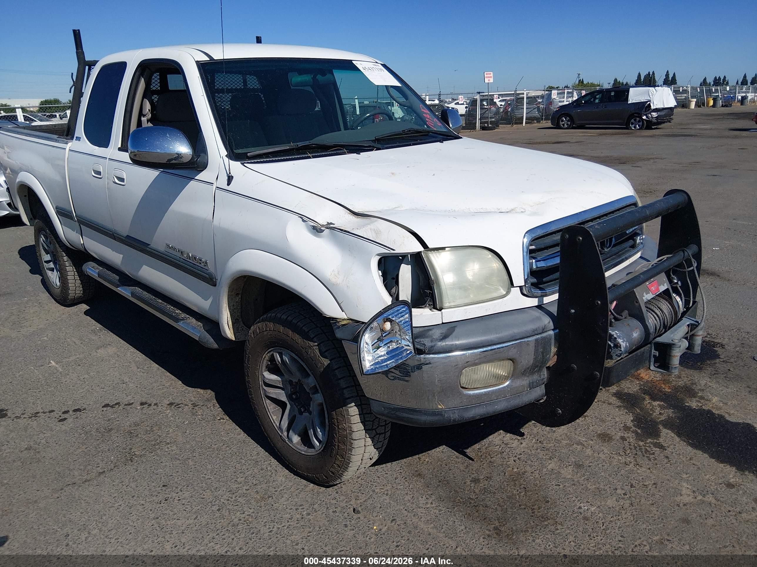 2002 Toyota Tundra Sr5 V8 White vin: 5TBBT44152S323382