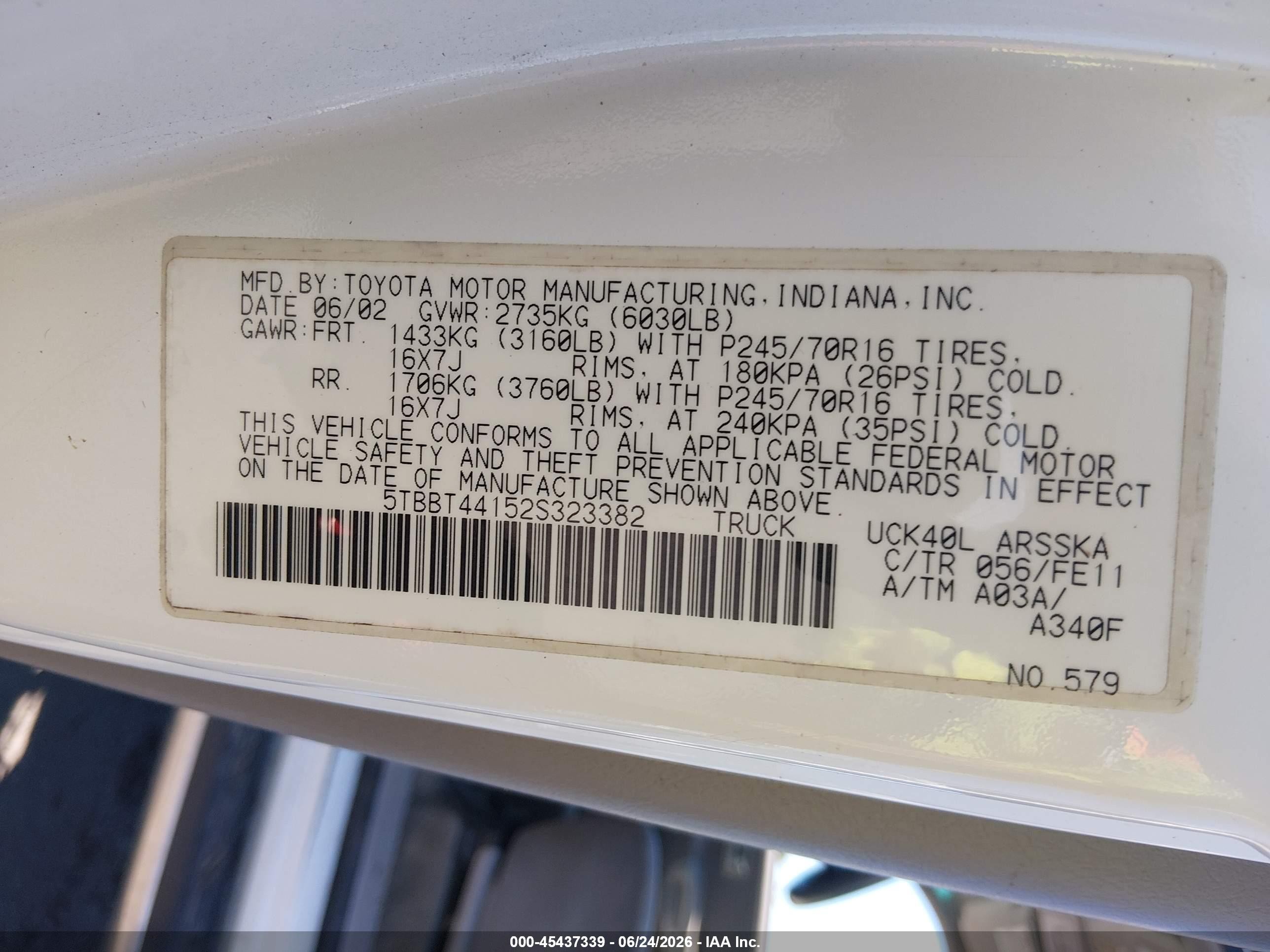 2002 Toyota Tundra Sr5 V8 White vin: 5TBBT44152S323382