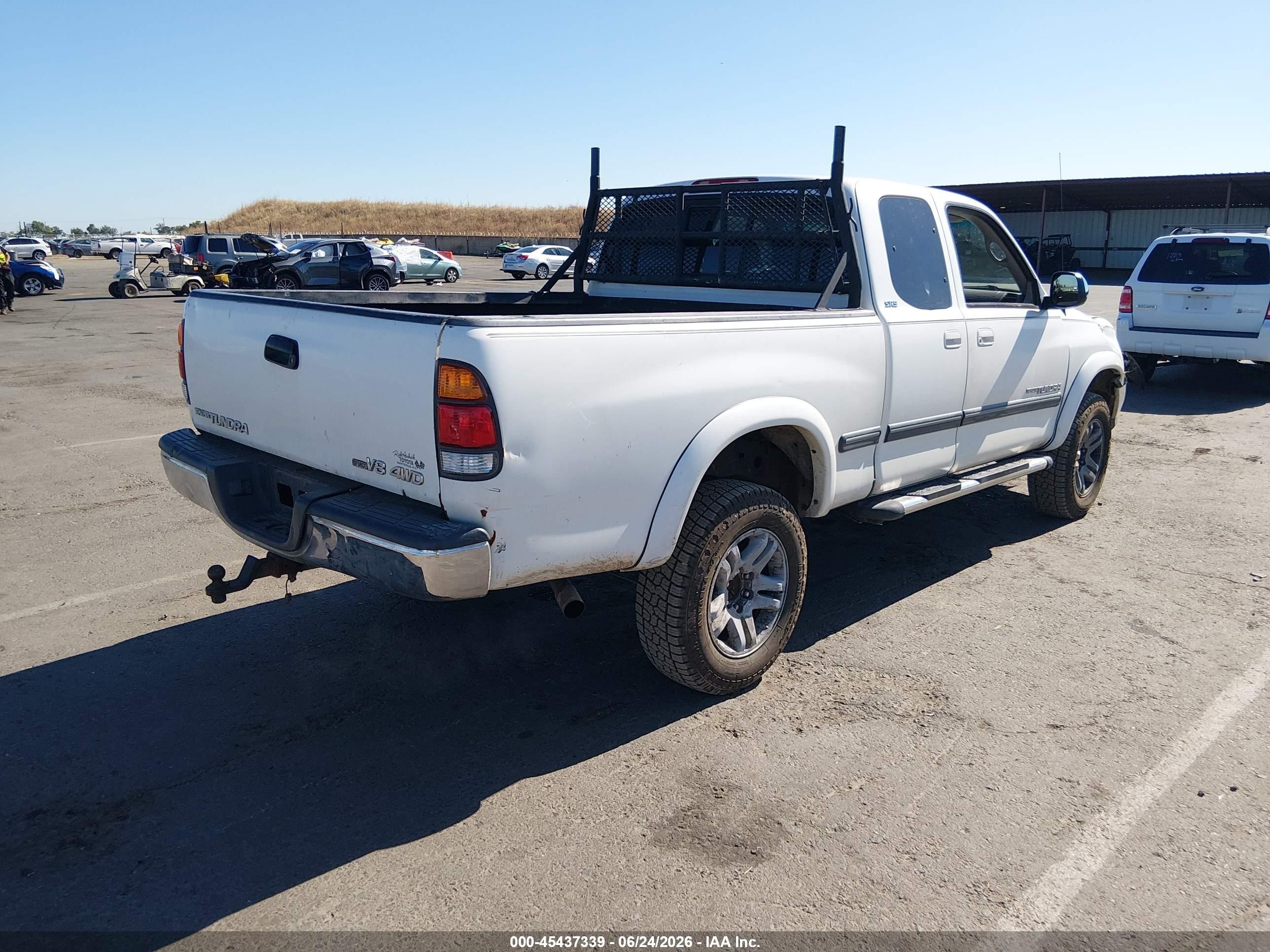 2002 Toyota Tundra Sr5 V8 White vin: 5TBBT44152S323382