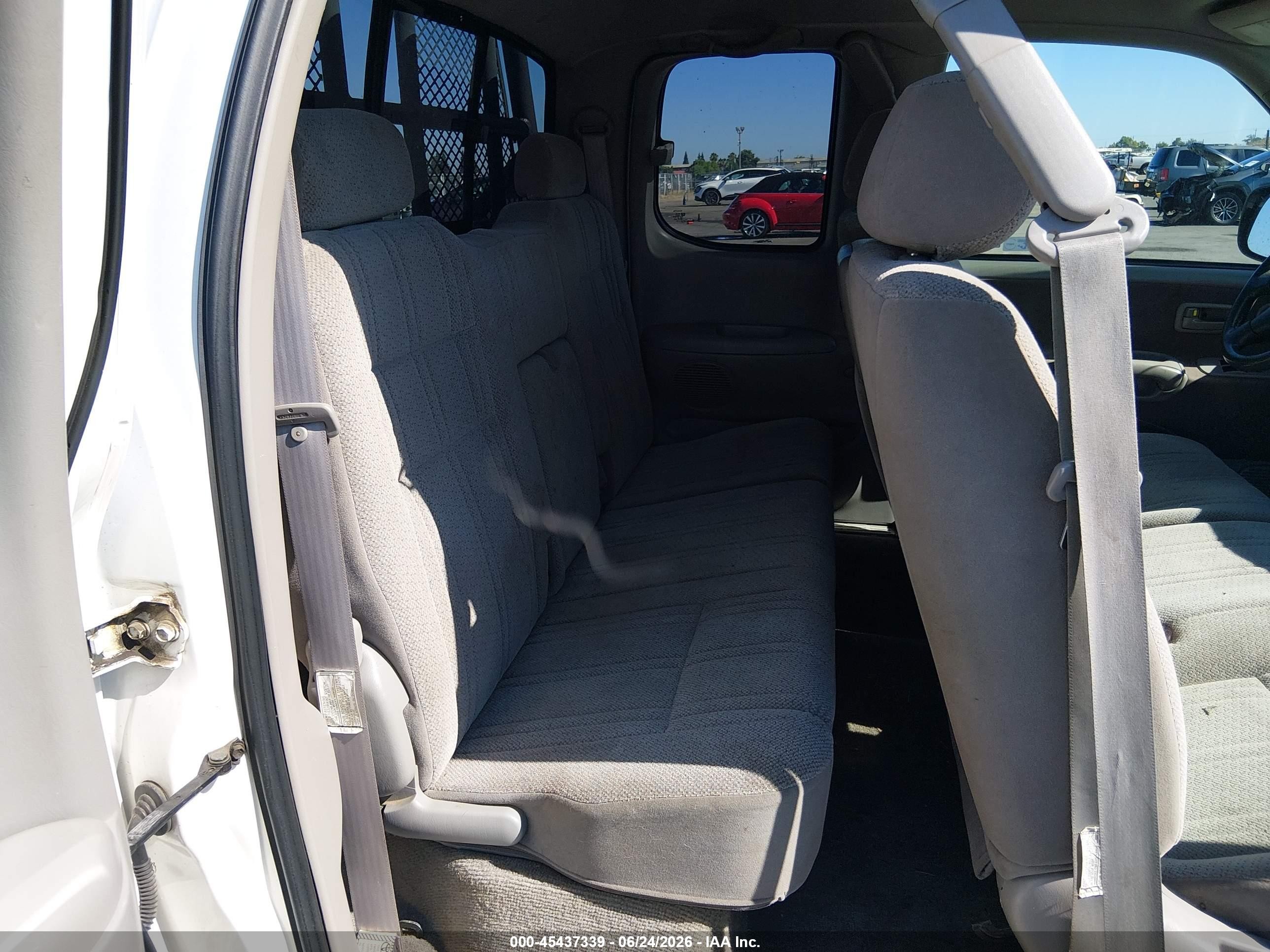 2002 Toyota Tundra Sr5 V8 White vin: 5TBBT44152S323382