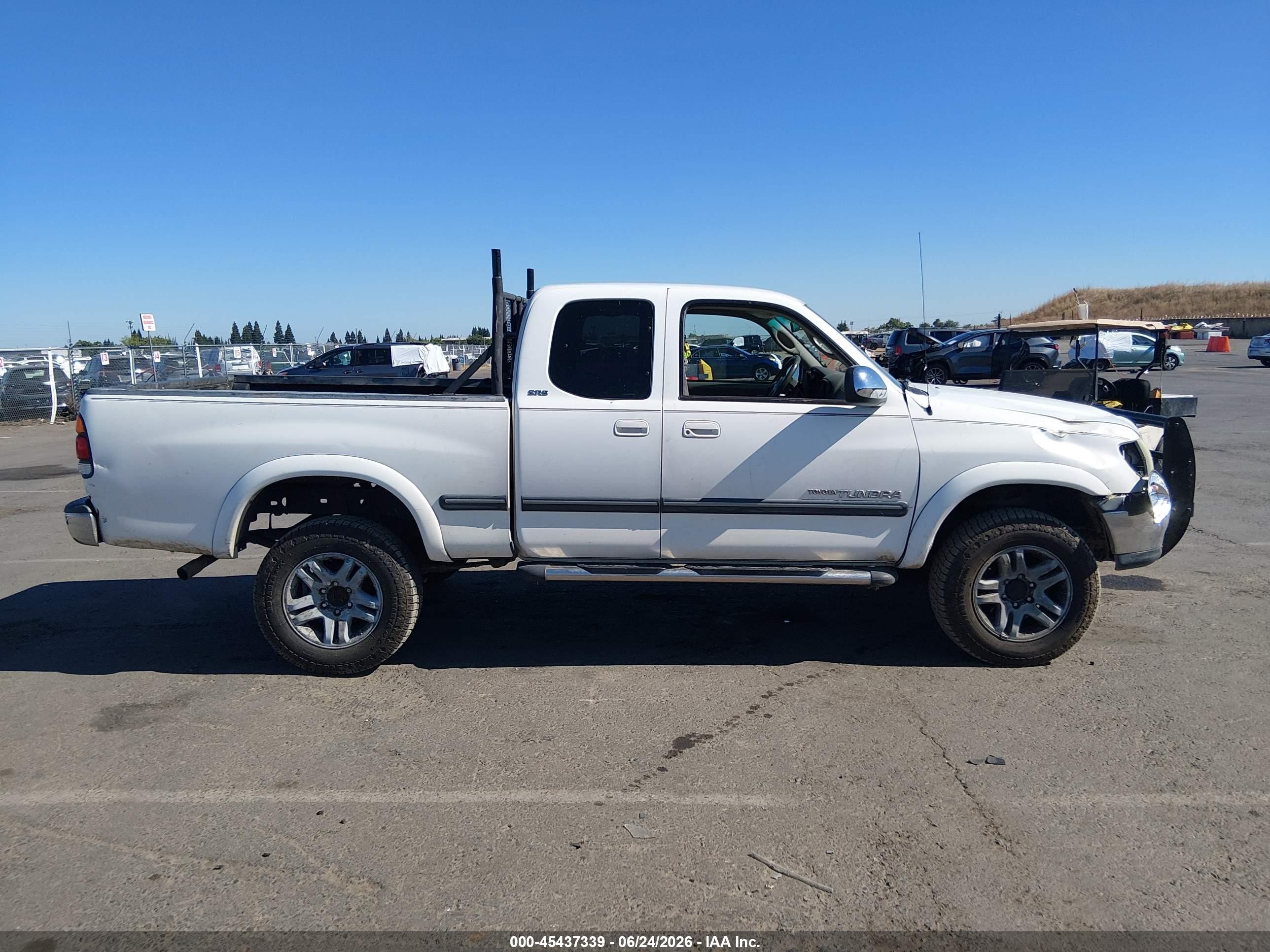 2002 Toyota Tundra Sr5 V8 White vin: 5TBBT44152S323382