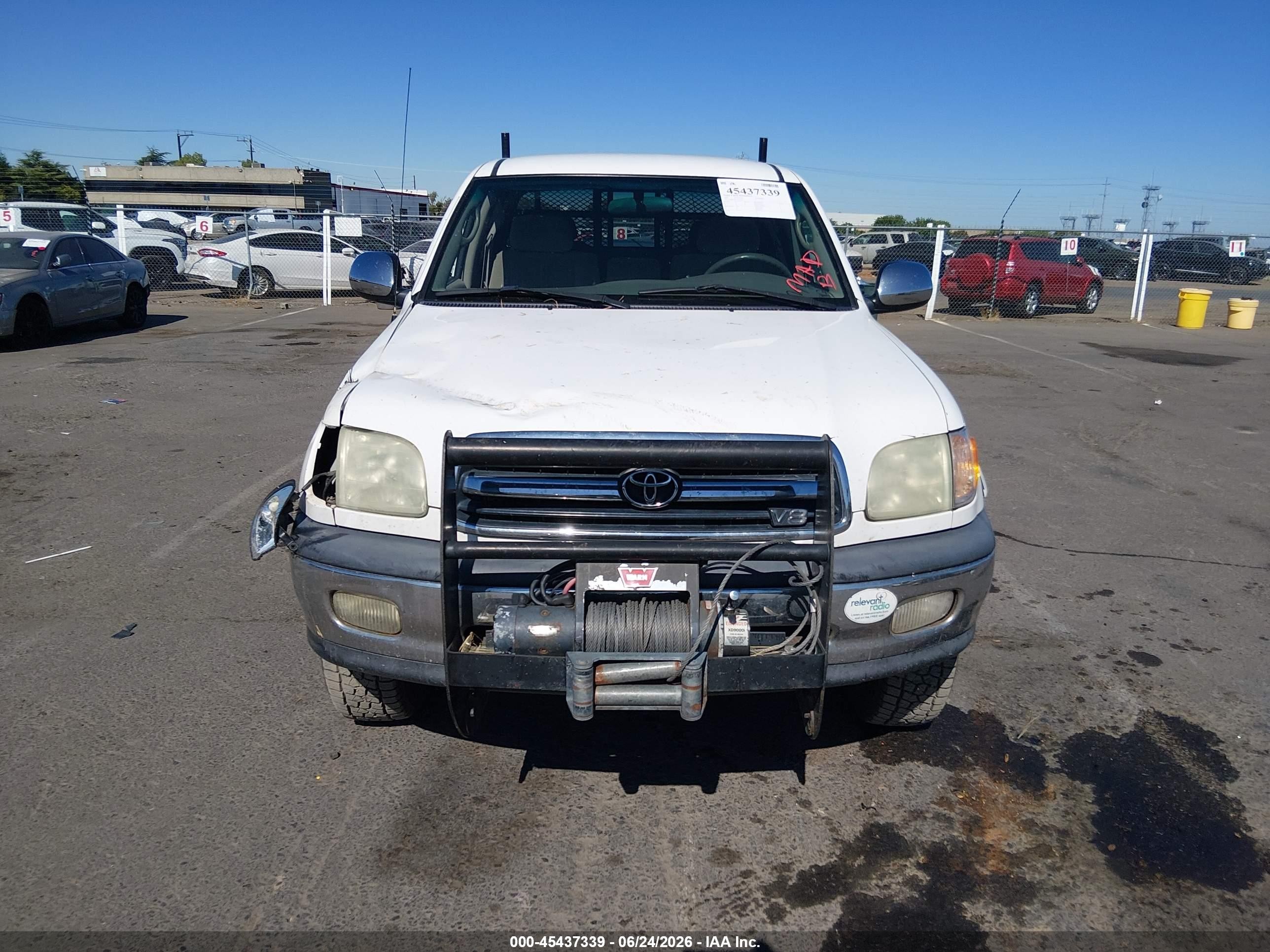 2002 Toyota Tundra Sr5 V8 White vin: 5TBBT44152S323382