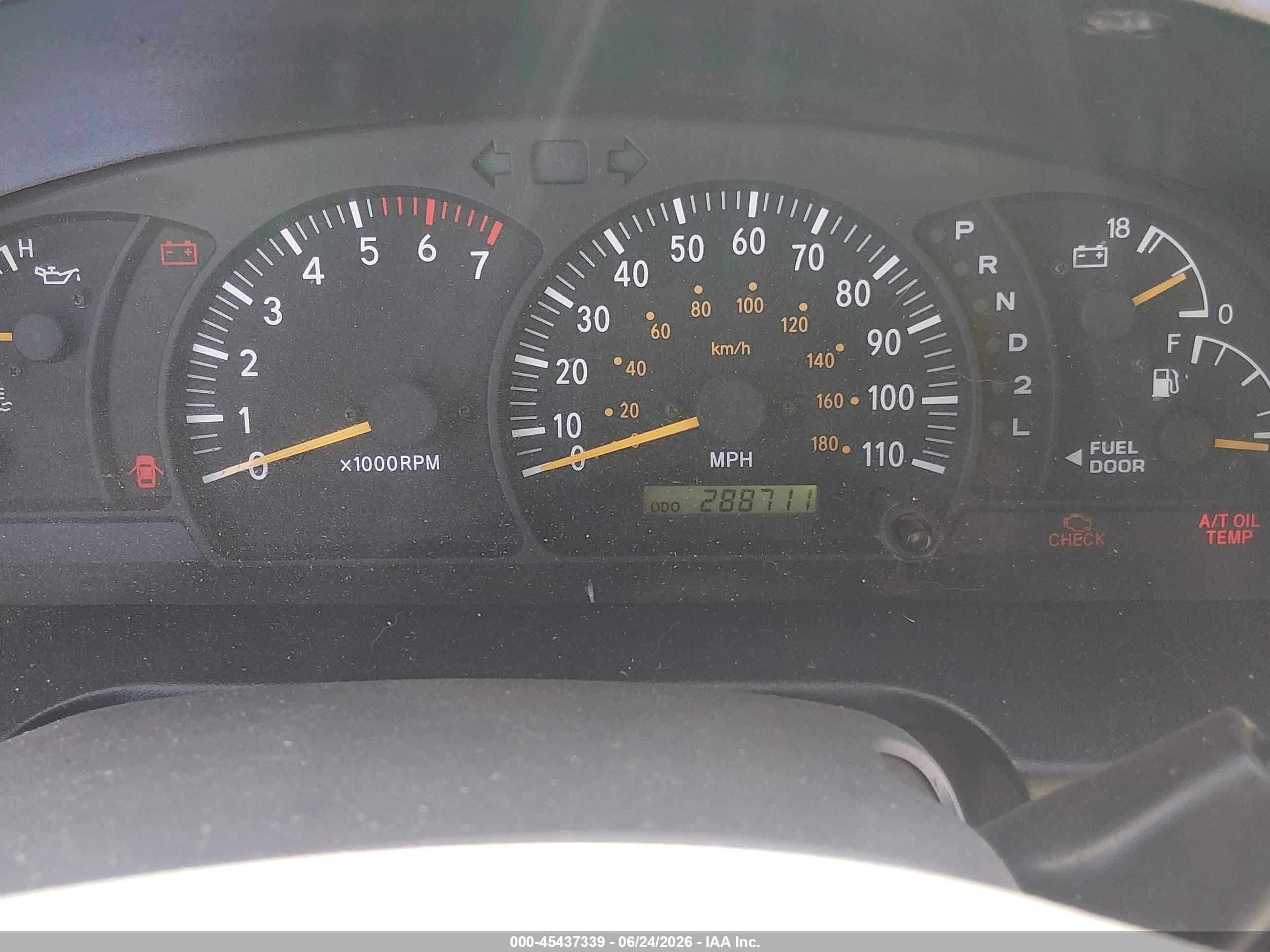 2002 Toyota Tundra Sr5 V8 White vin: 5TBBT44152S323382
