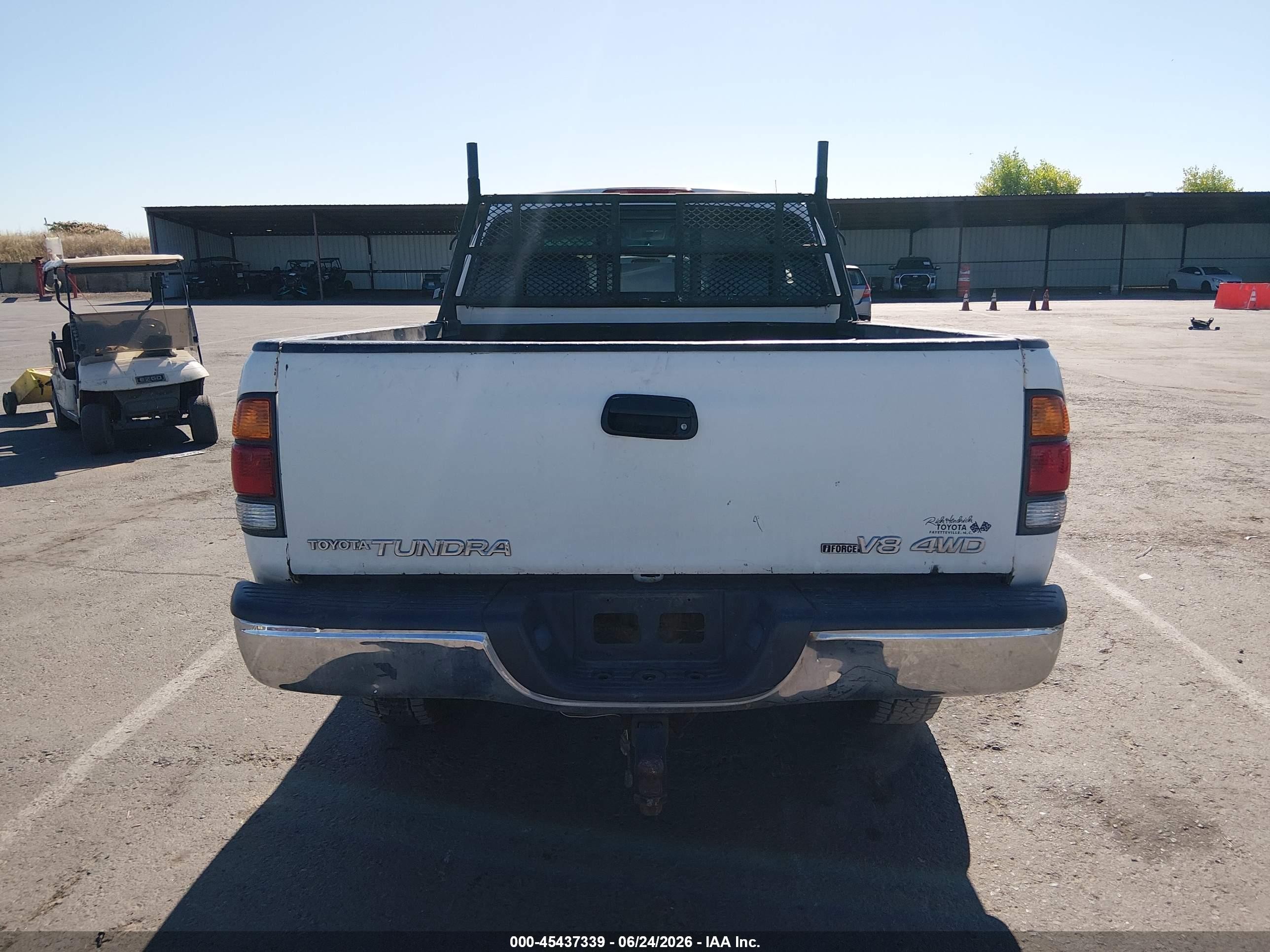 2002 Toyota Tundra Sr5 V8 White vin: 5TBBT44152S323382