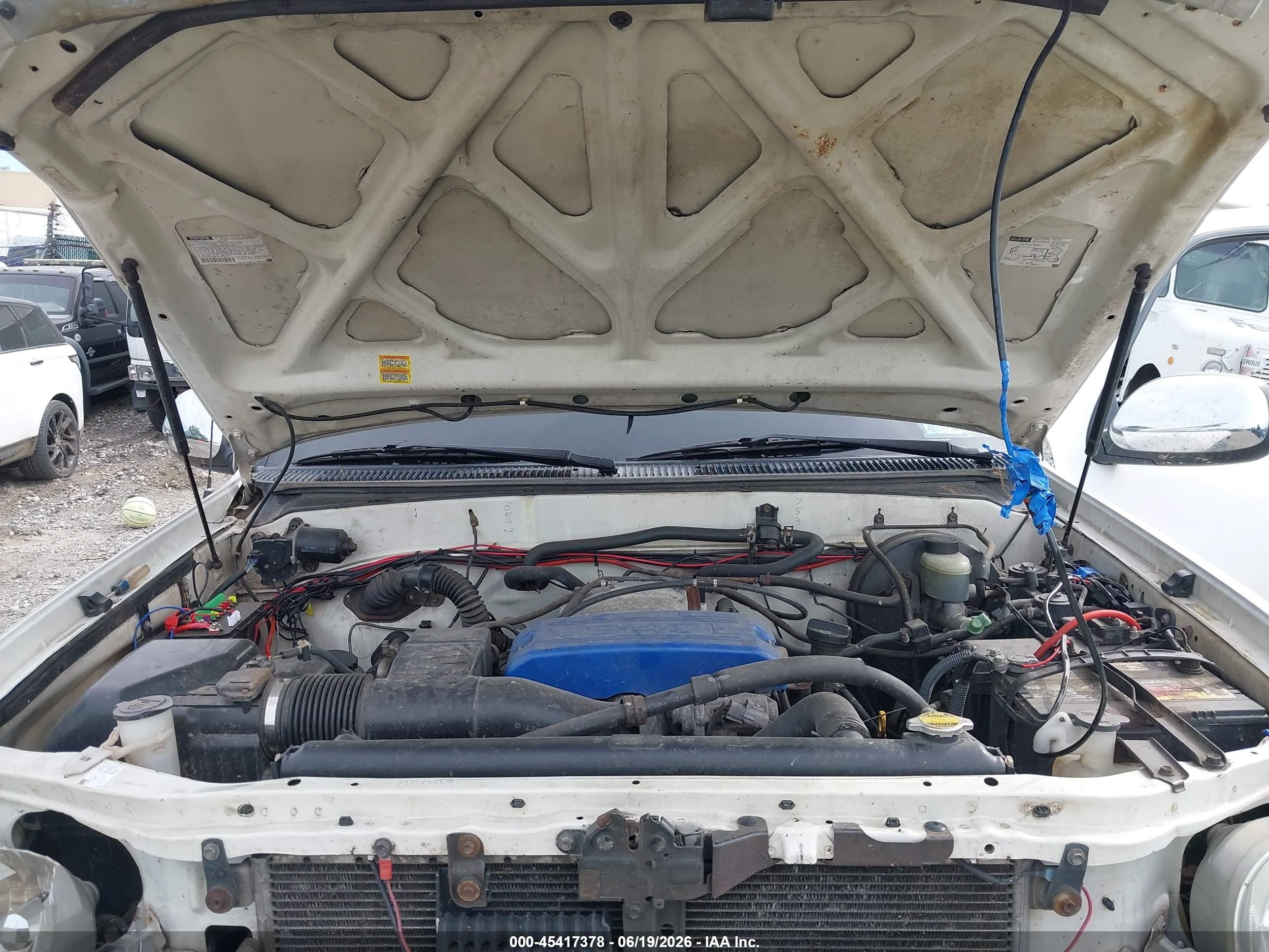 2002 Toyota Tundra Sr5 V8 Белый vin: 5TBBT44152S331126
