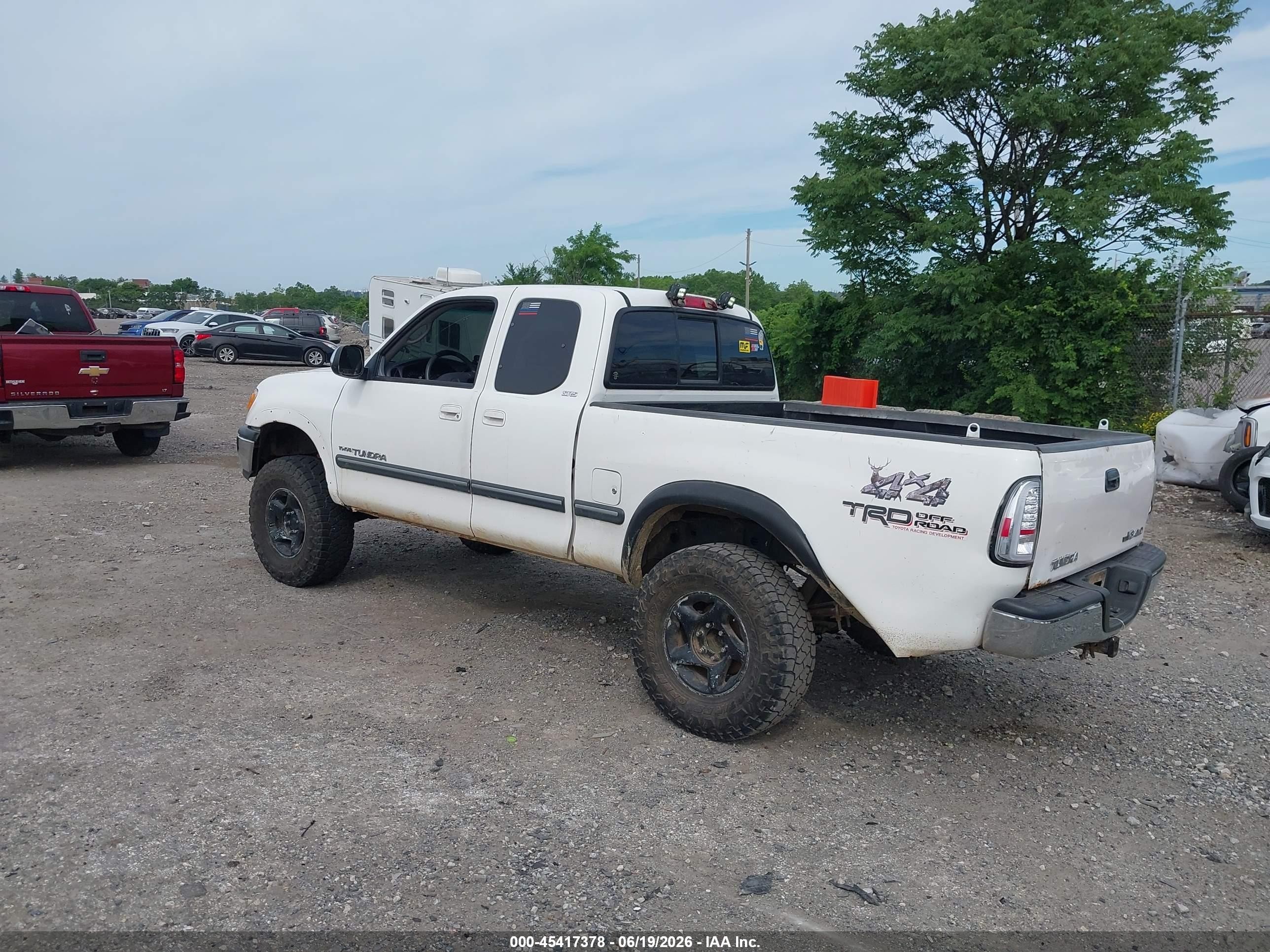 2002 Toyota Tundra Sr5 V8 Белый vin: 5TBBT44152S331126