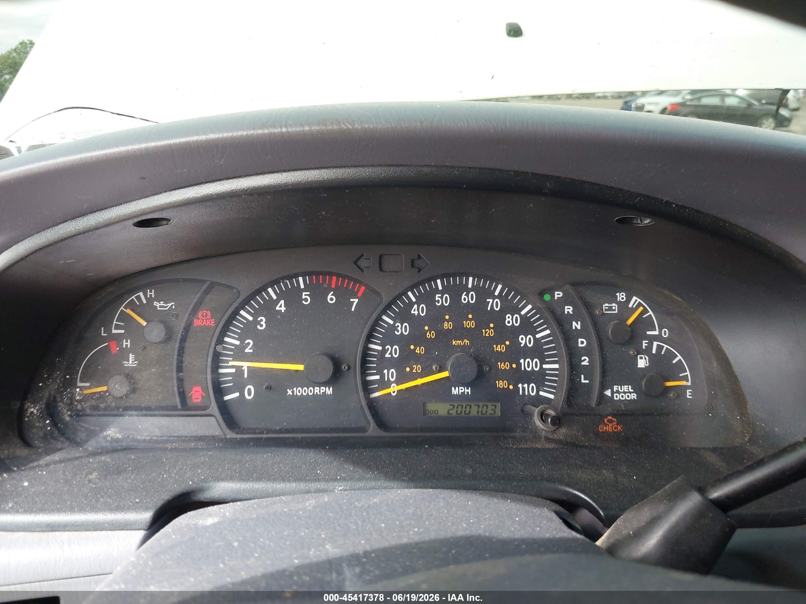 2002 Toyota Tundra Sr5 V8 Белый vin: 5TBBT44152S331126