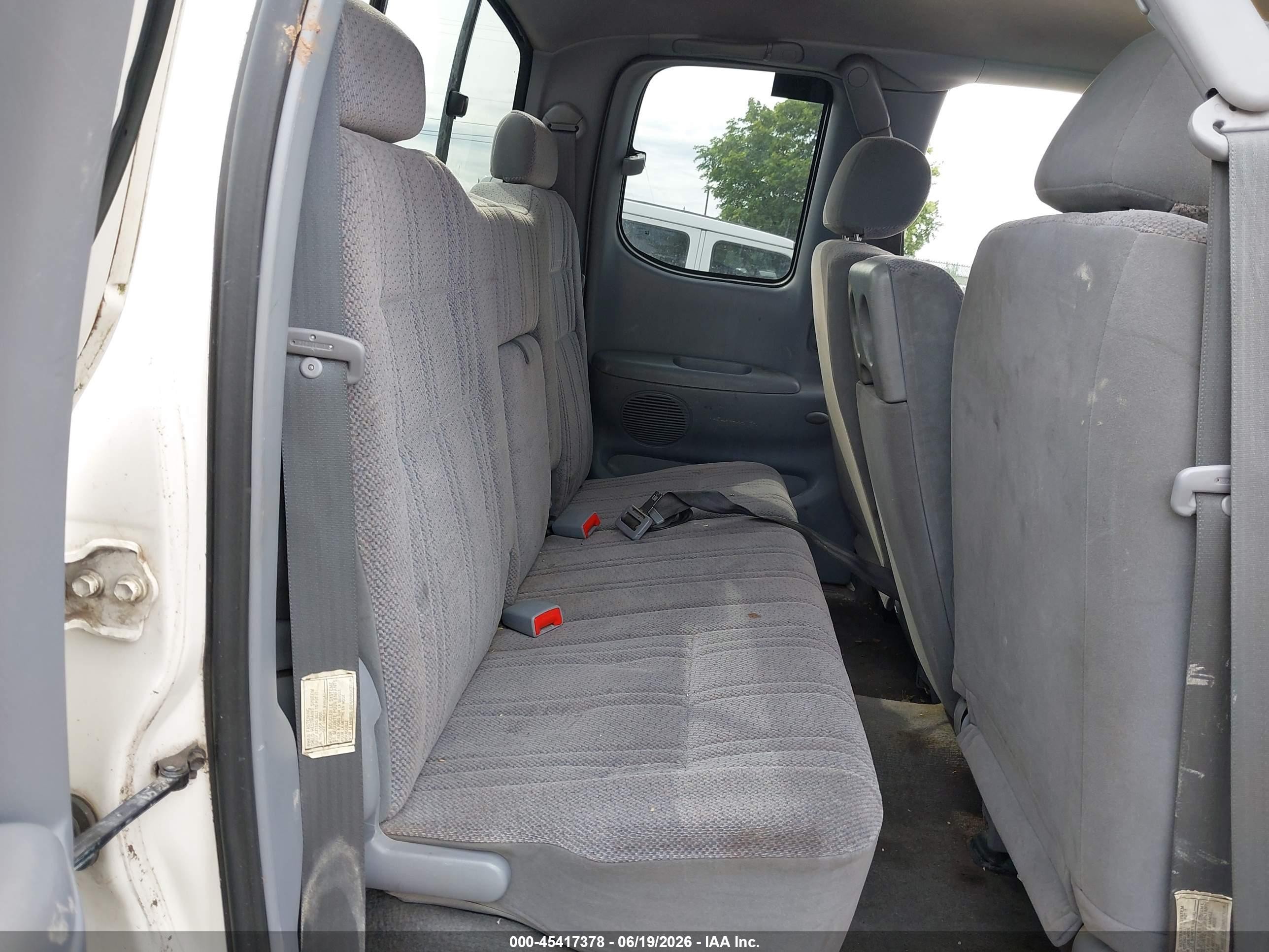 2002 Toyota Tundra Sr5 V8 Белый vin: 5TBBT44152S331126