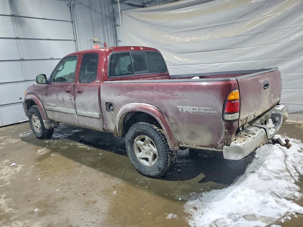 2003 Toyota Tundra Sr5 Red vin: 5TBBT44153S363821