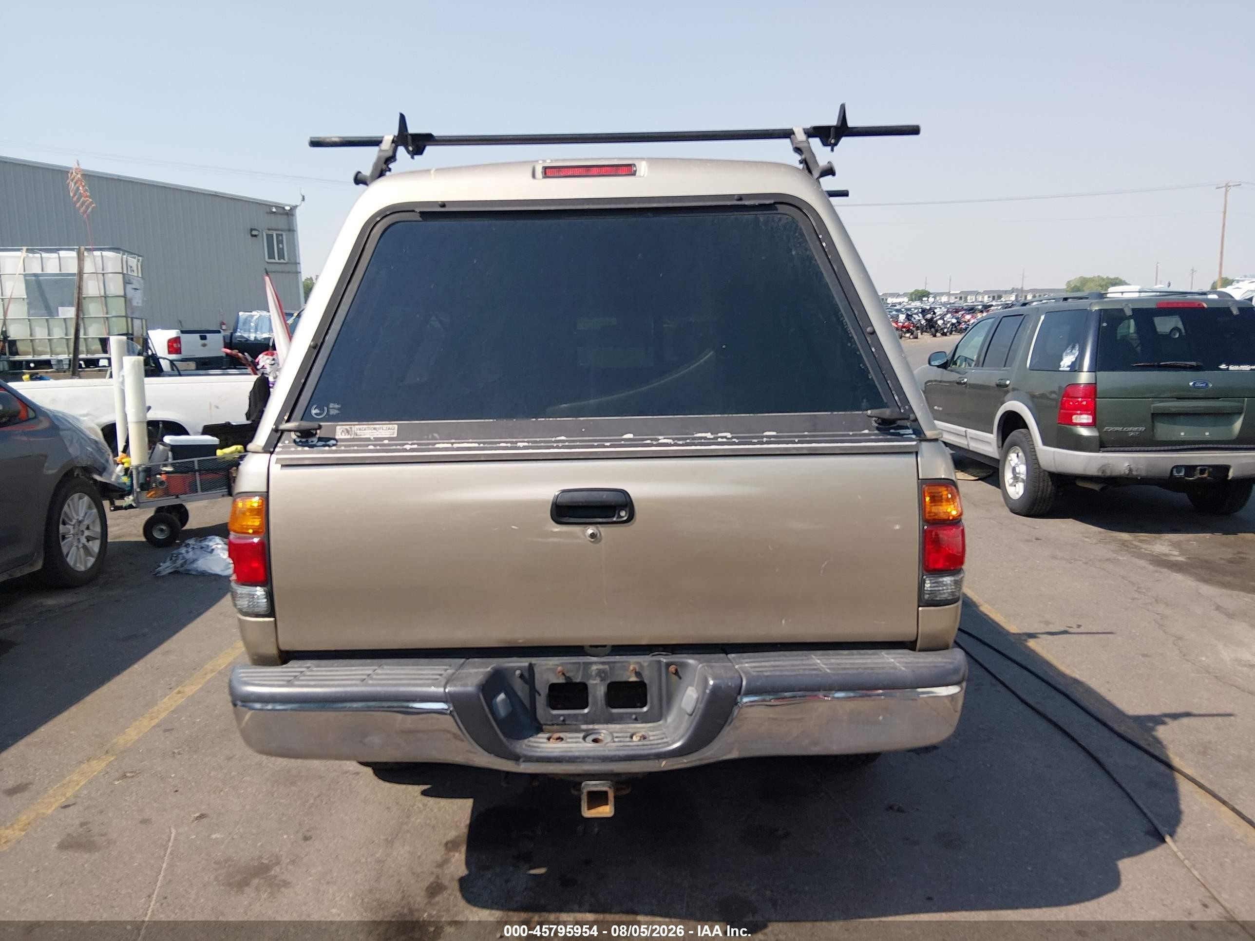2003 Toyota Tundra Sr5 V8 Tan vin: 5TBBT44153S428456