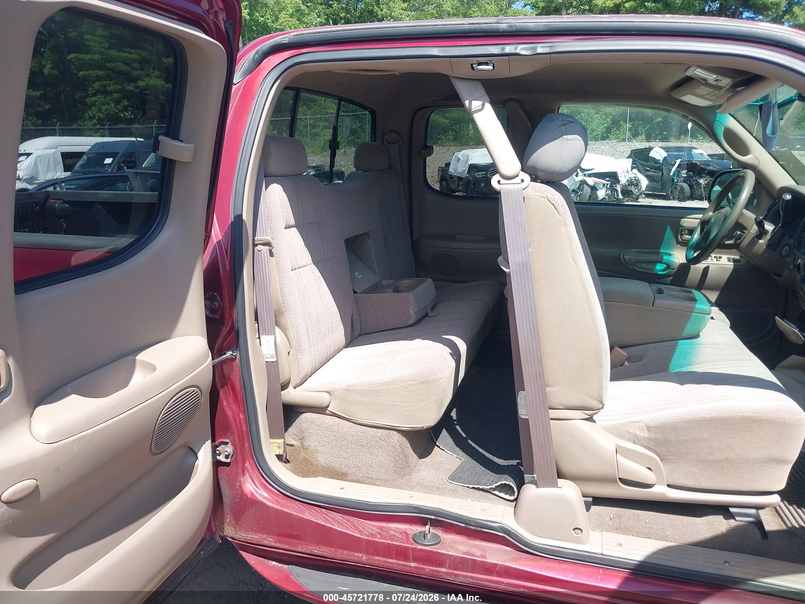 2001 Toyota Tundra Sr5 V8 Red vin: 5TBBT44161S157906