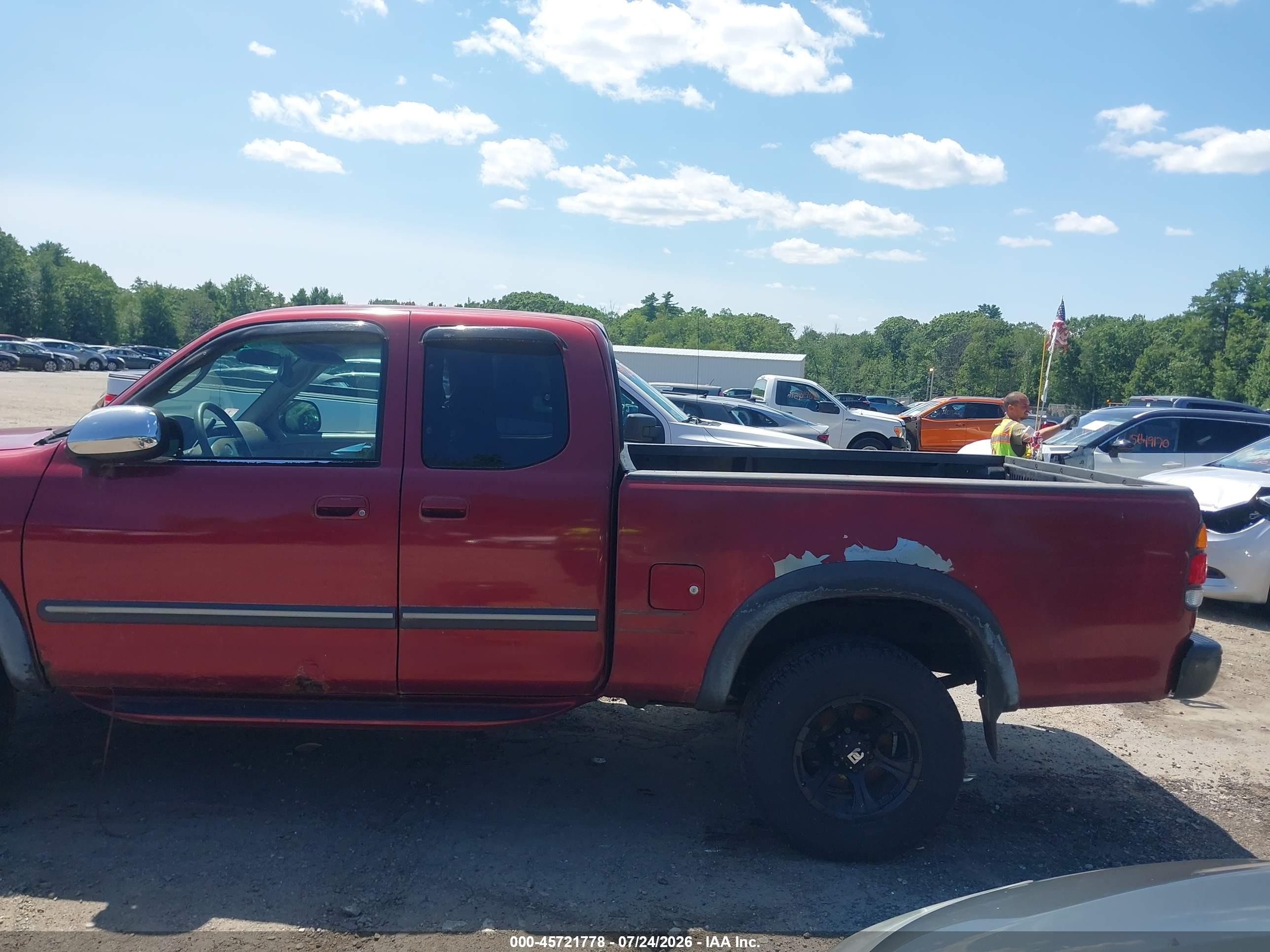 2001 Toyota Tundra Sr5 V8 Red vin: 5TBBT44161S157906