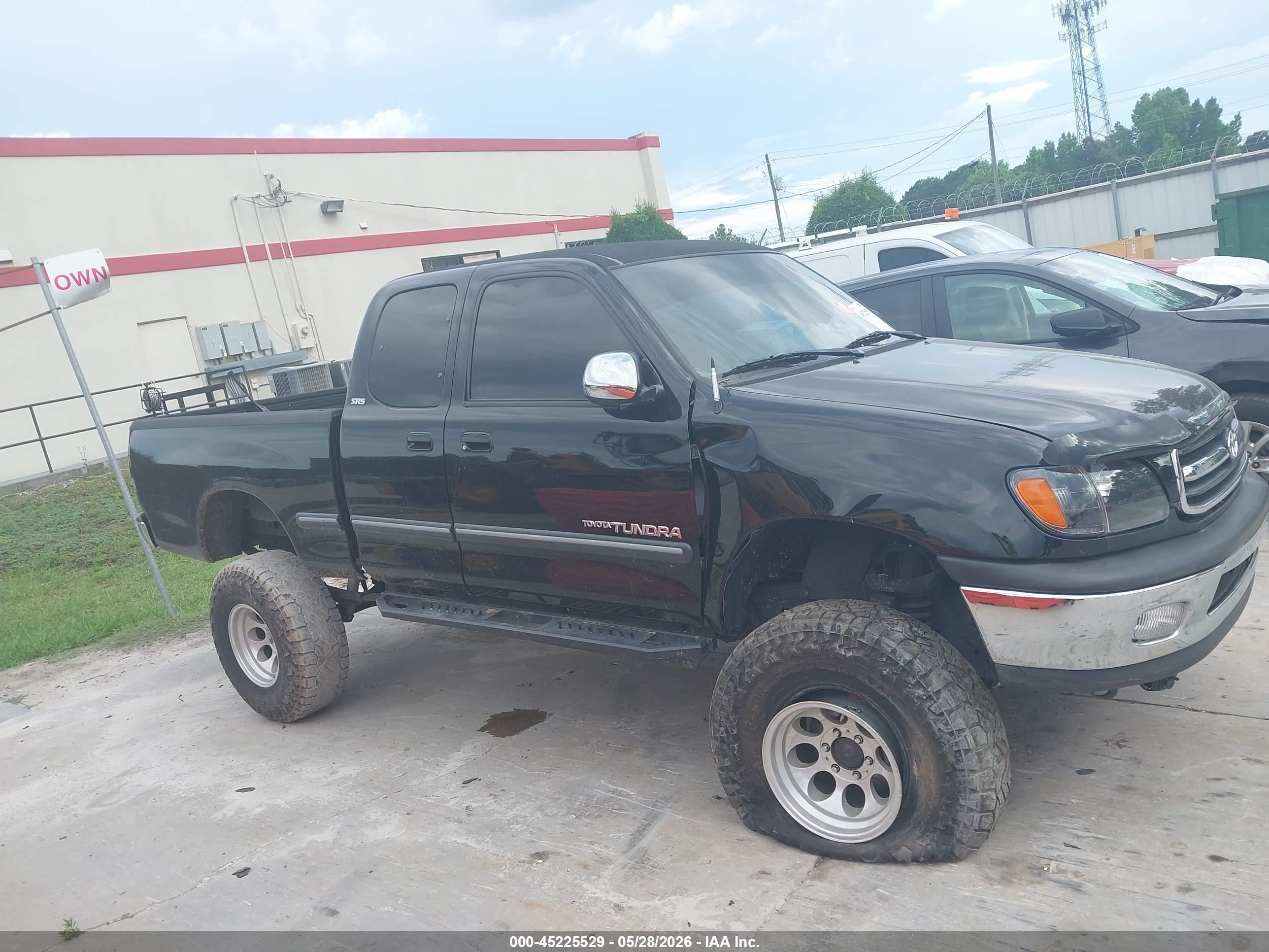 2000 Toyota Tundra Sr5 V8 Black vin: 5TBBT4416YS067553
