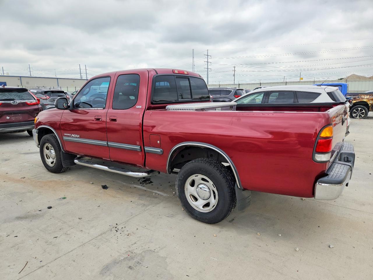 2000 Toyota Tundra Sr5 Red vin: 5TBBT4416YS090752