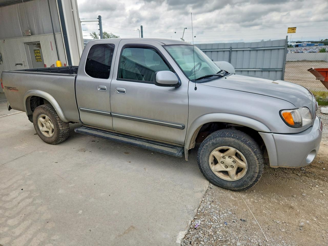 2003 Toyota Tundra Sr5 Silver vin: 5TBBT44173S389434