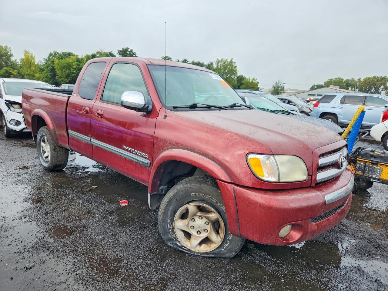 2004 Toyota Tundra Sr5 Red vin: 5TBBT44174S449665