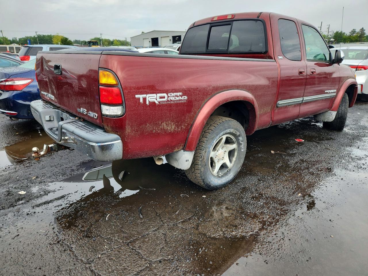 2004 Toyota Tundra Sr5 Red vin: 5TBBT44174S449665