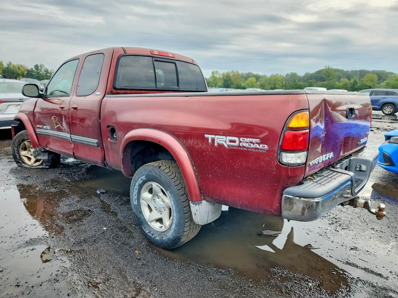 2004 Toyota Tundra Sr5 Red vin: 5TBBT44174S449665