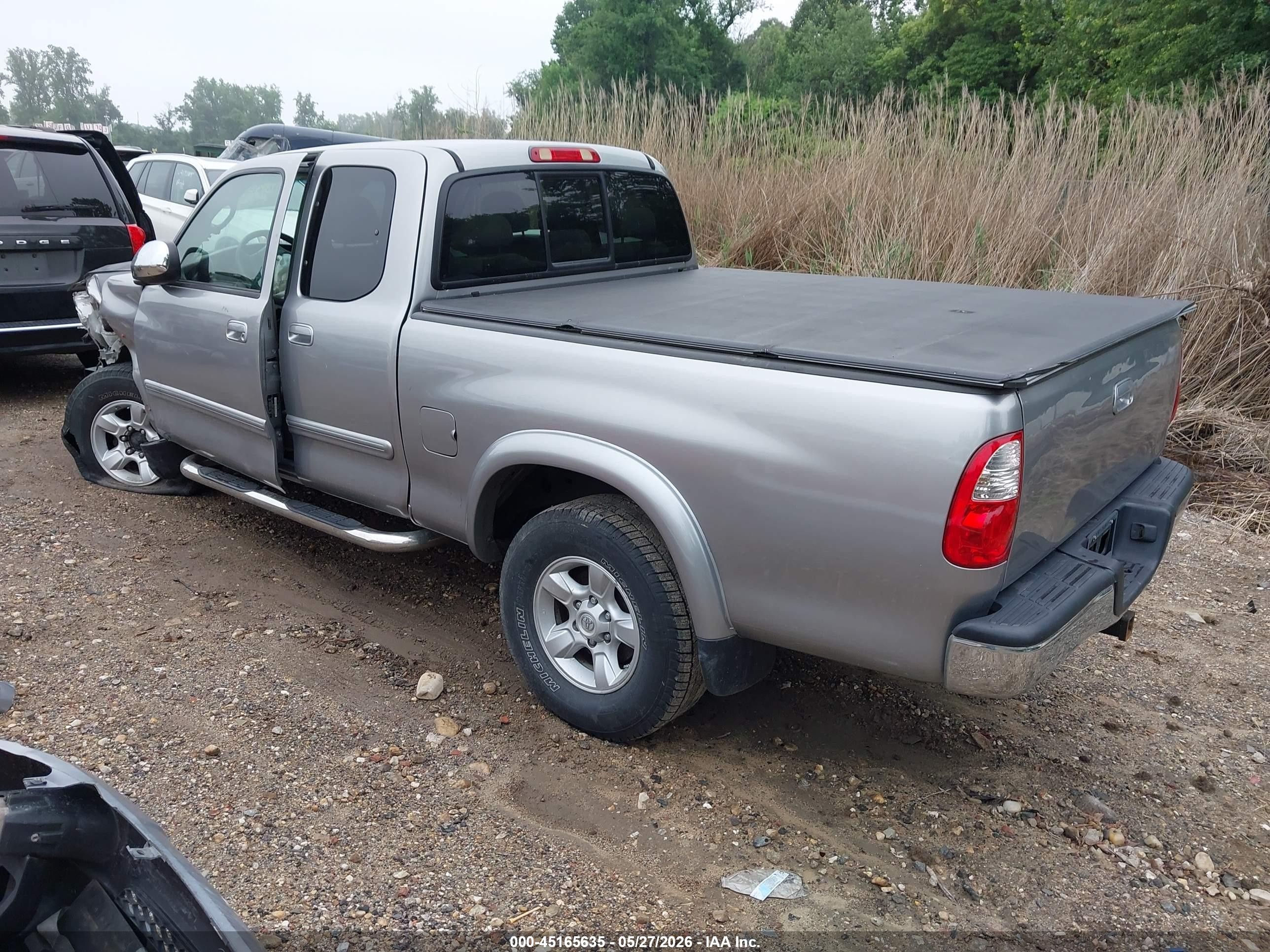 2005 Toyota Tundra Sr5 V8 Gray vin: 5TBBT44175S471019
