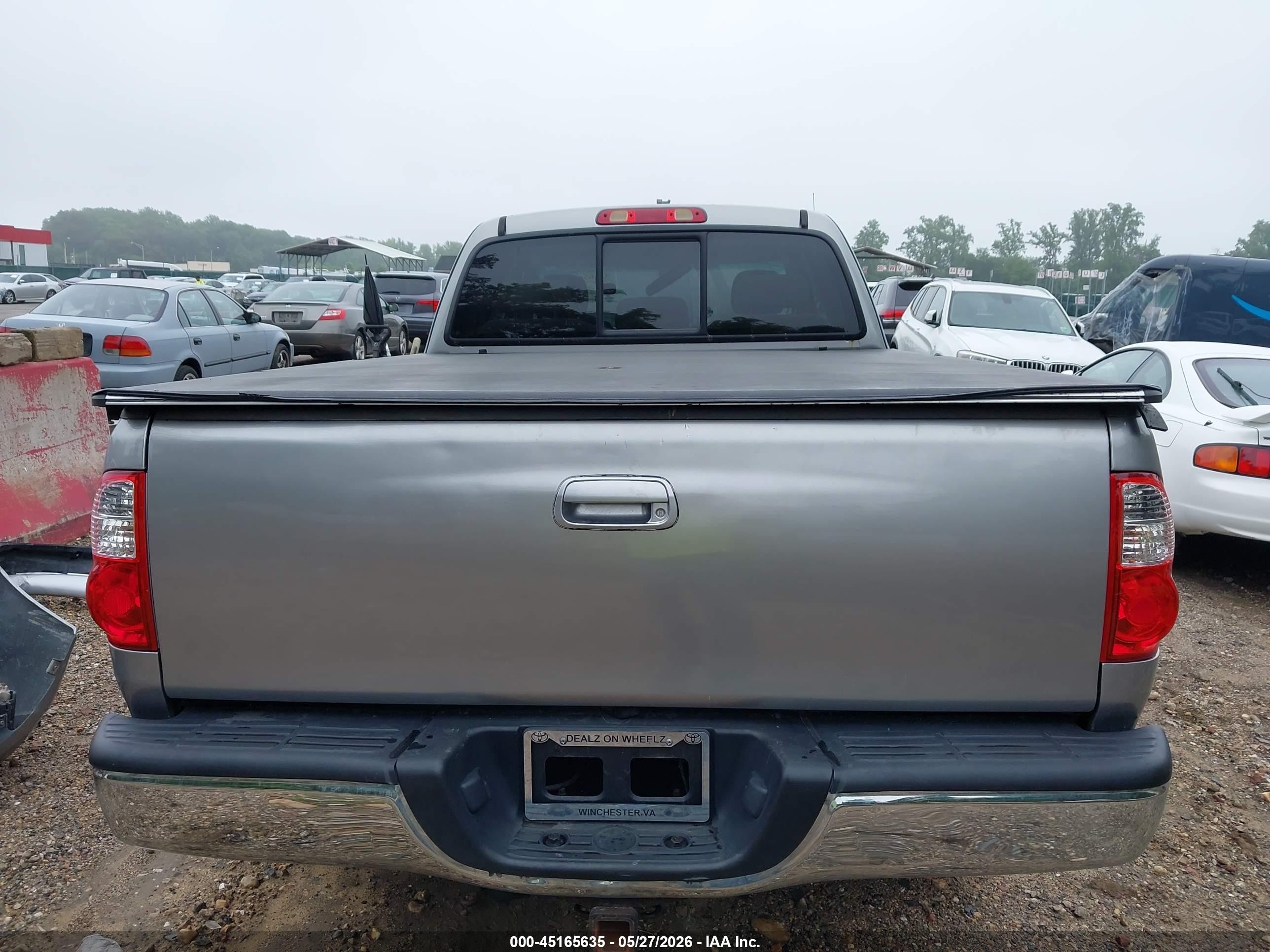 2005 Toyota Tundra Sr5 V8 Gray vin: 5TBBT44175S471019