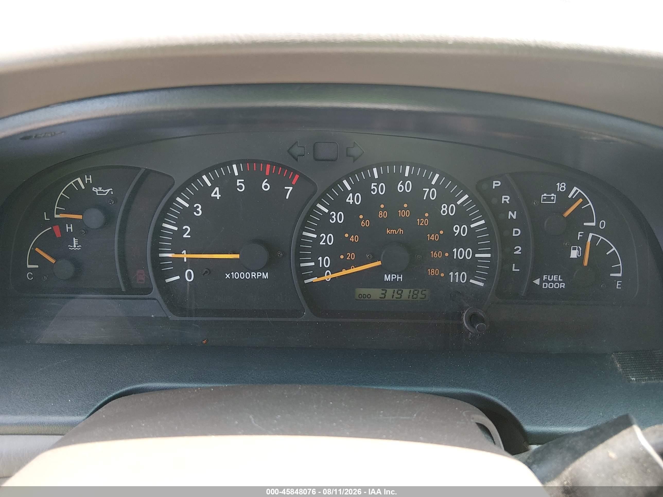 2002 Toyota Tundra Sr5 V8 White vin: 5TBBT44182S256566