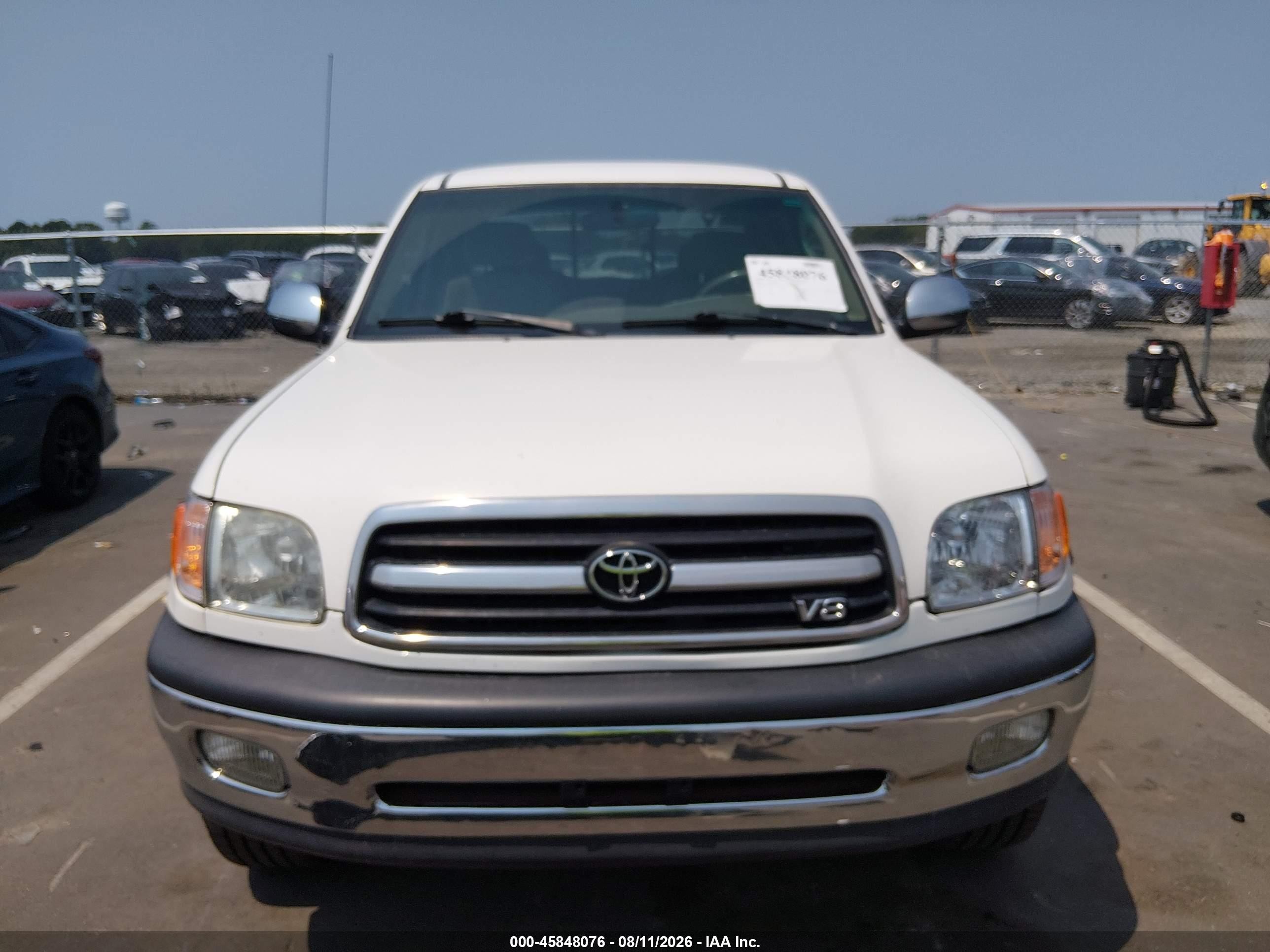 2002 Toyota Tundra Sr5 V8 White vin: 5TBBT44182S256566