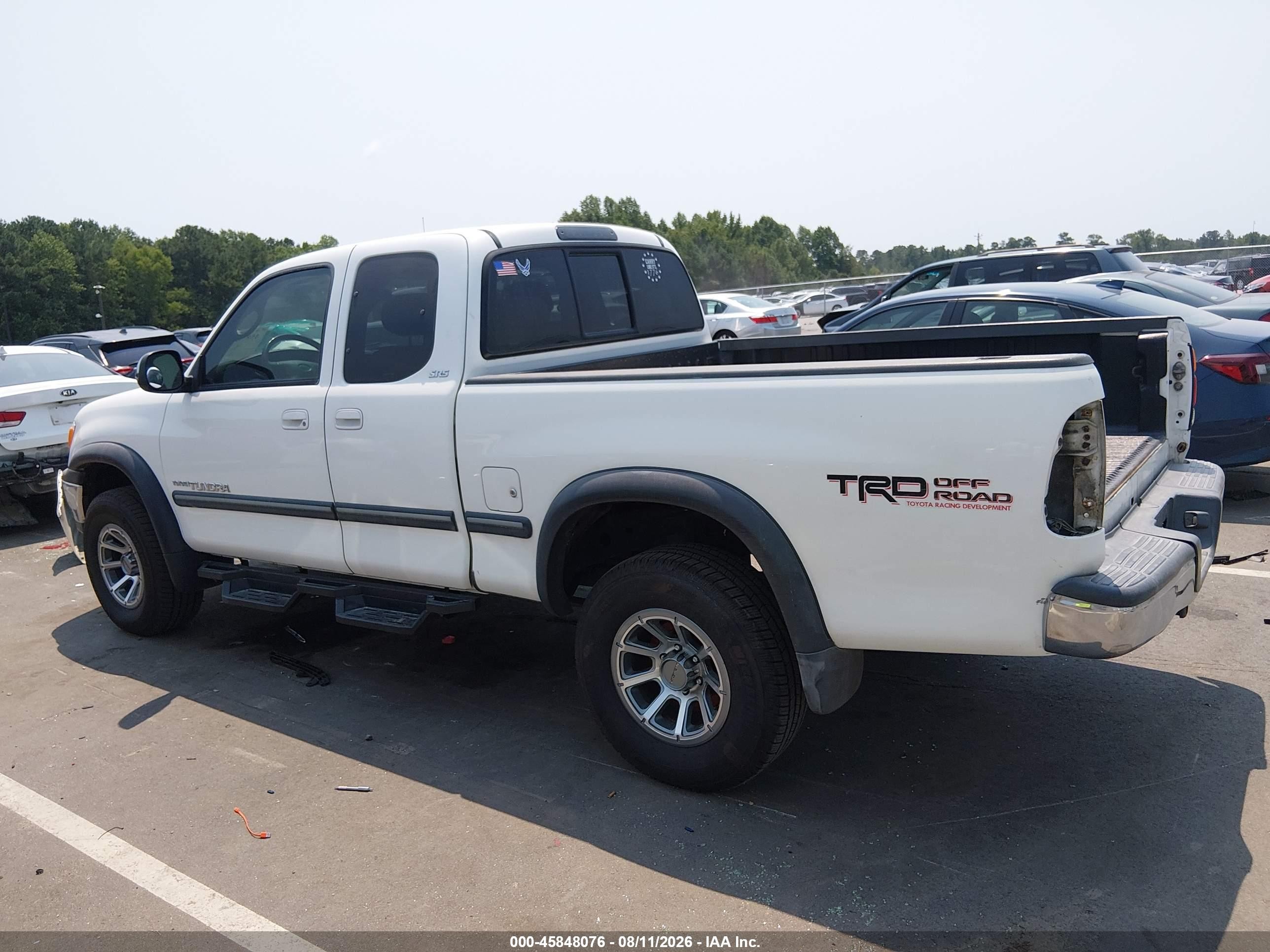 2002 Toyota Tundra Sr5 V8 White vin: 5TBBT44182S256566