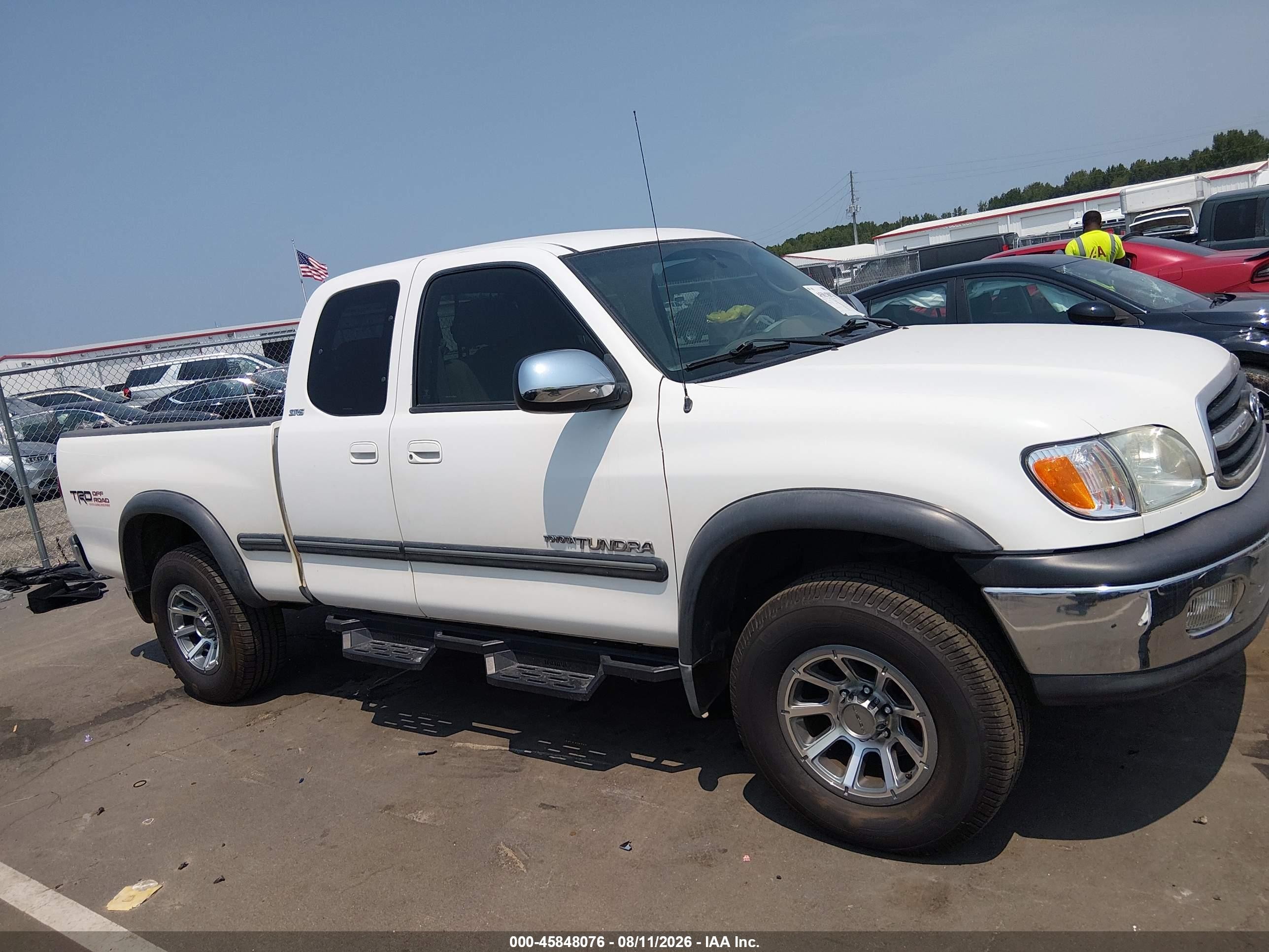 2002 Toyota Tundra Sr5 V8 White vin: 5TBBT44182S256566