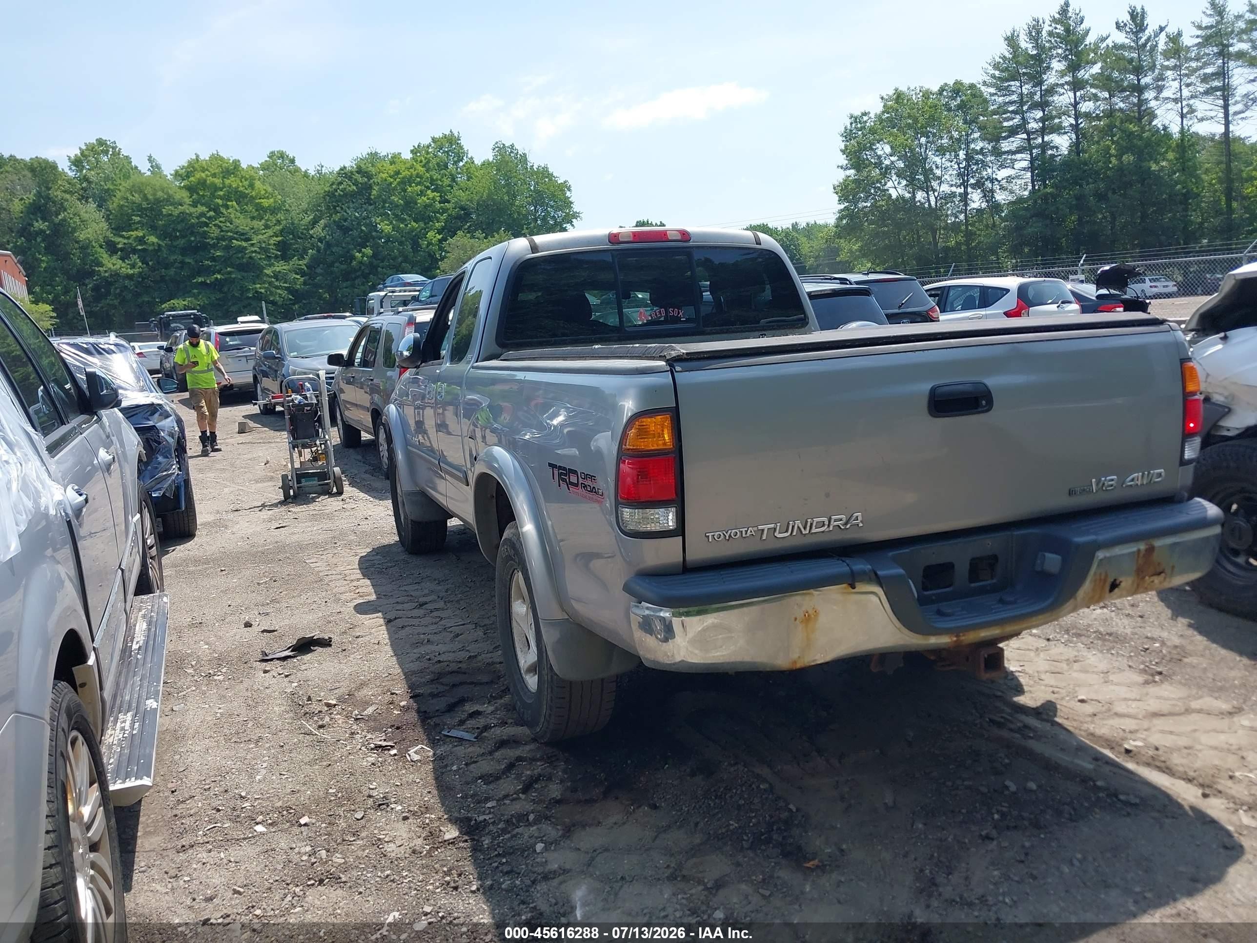2004 Toyota Tundra Sr5 V8 Silver vin: 5TBBT44184S449190