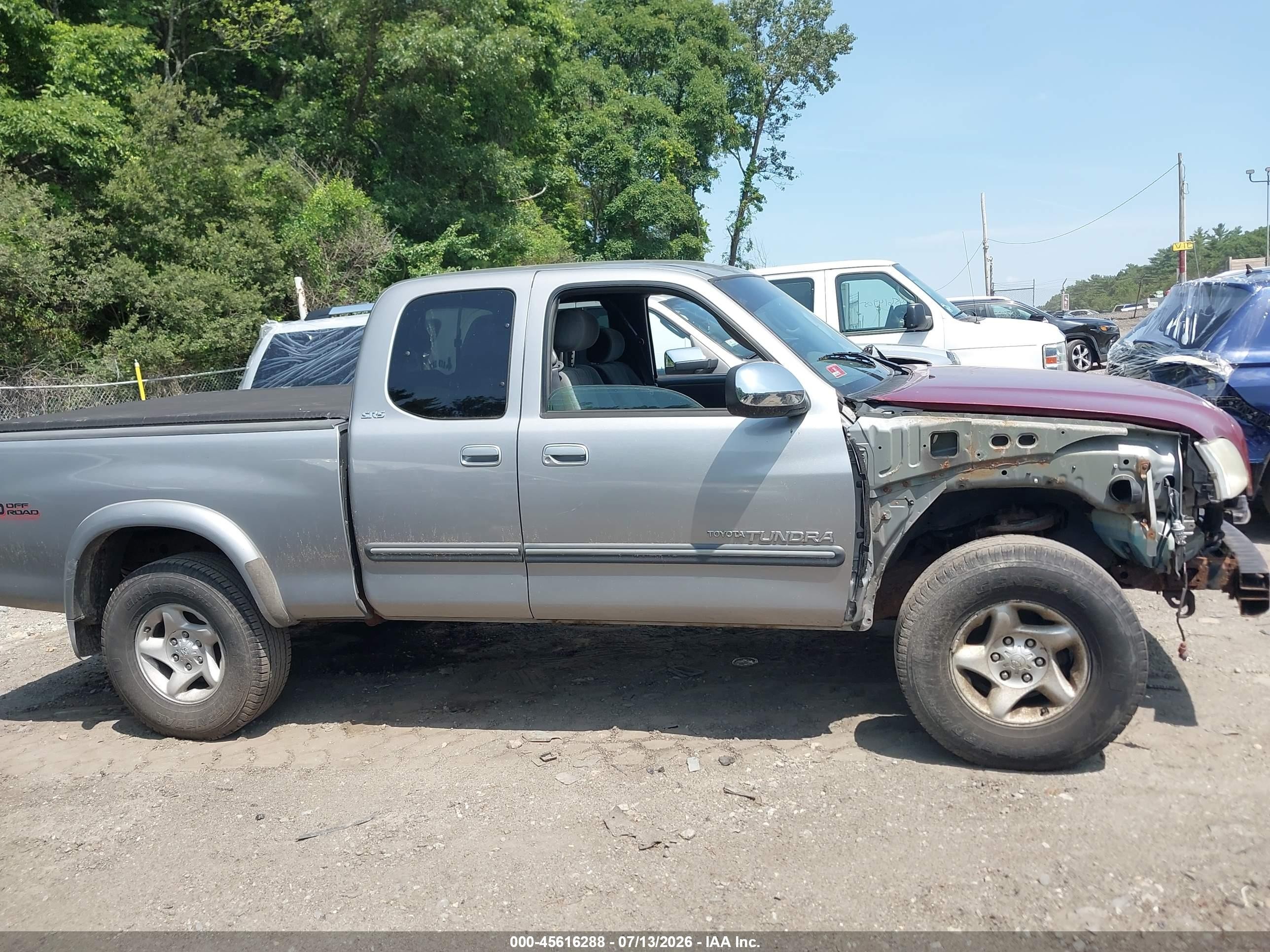 2004 Toyota Tundra Sr5 V8 Silver vin: 5TBBT44184S449190