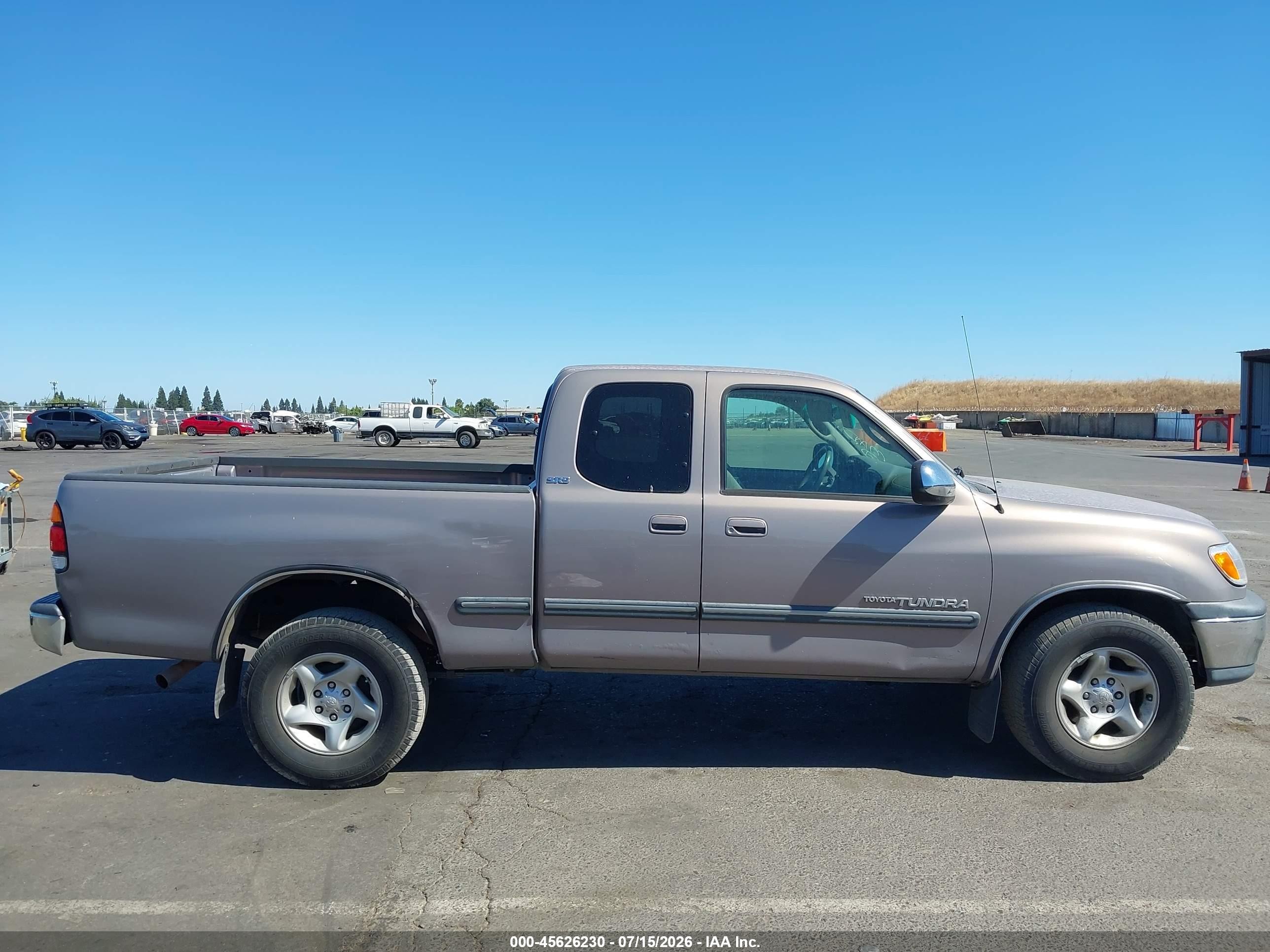 2002 Toyota Tundra Sr5 V8 Champagne vin: 5TBBT44192S327824