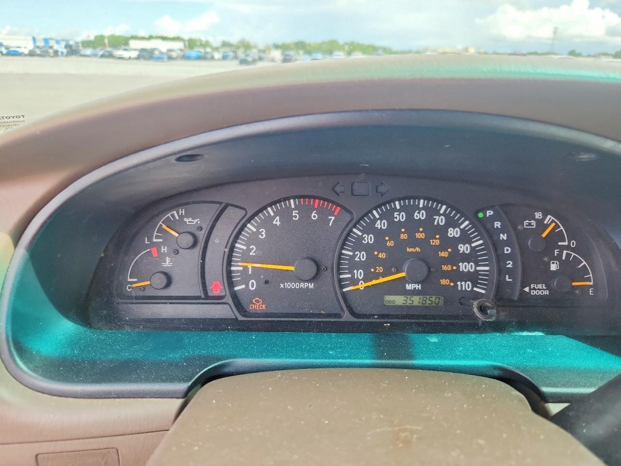 2003 Toyota Tundra Sr5 Burgundy vin: 5TBBT44193S372294