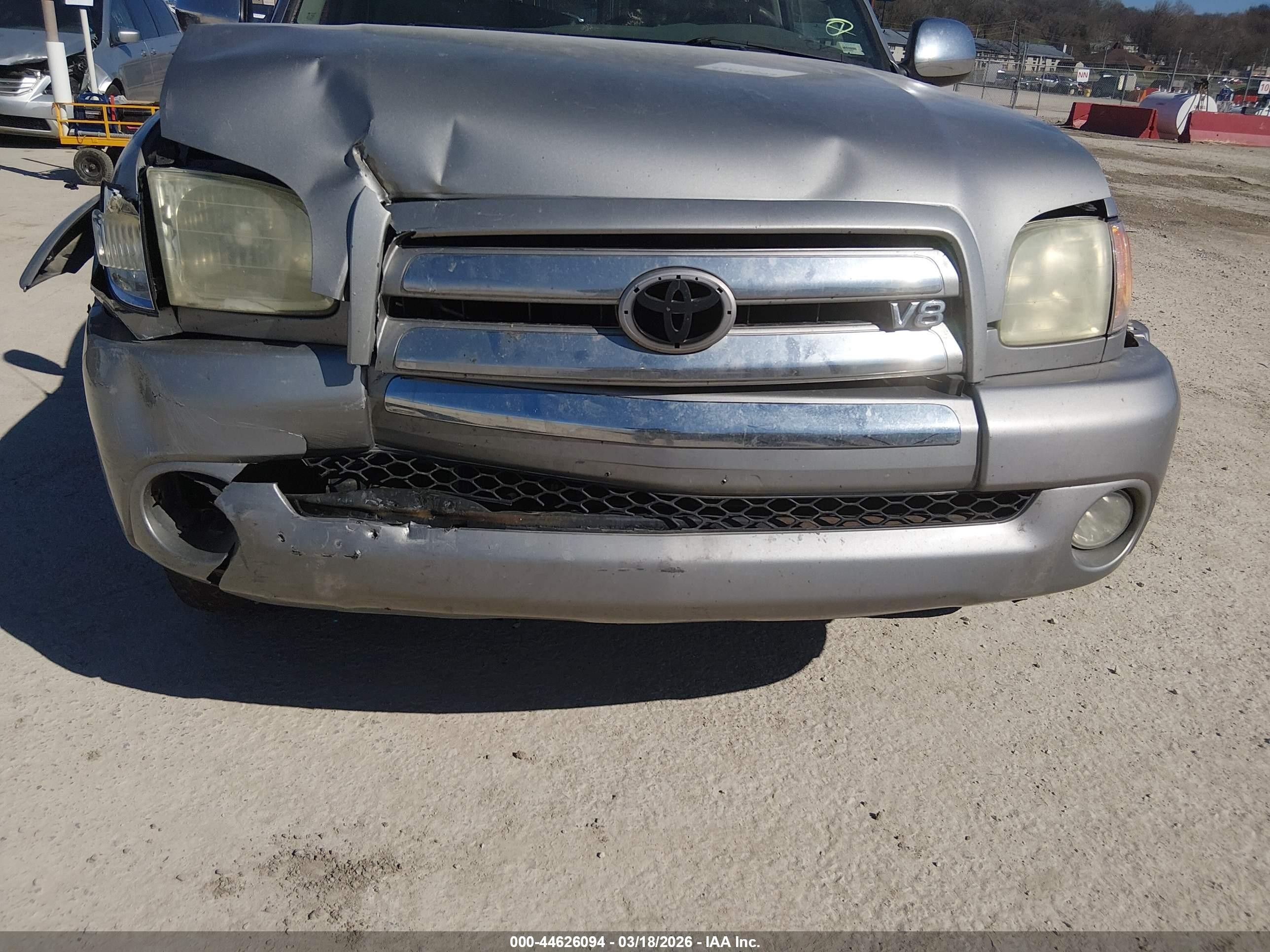 2004 Toyota Tundra Sr5 V8 Серебряный vin: 5TBBT44194S450770