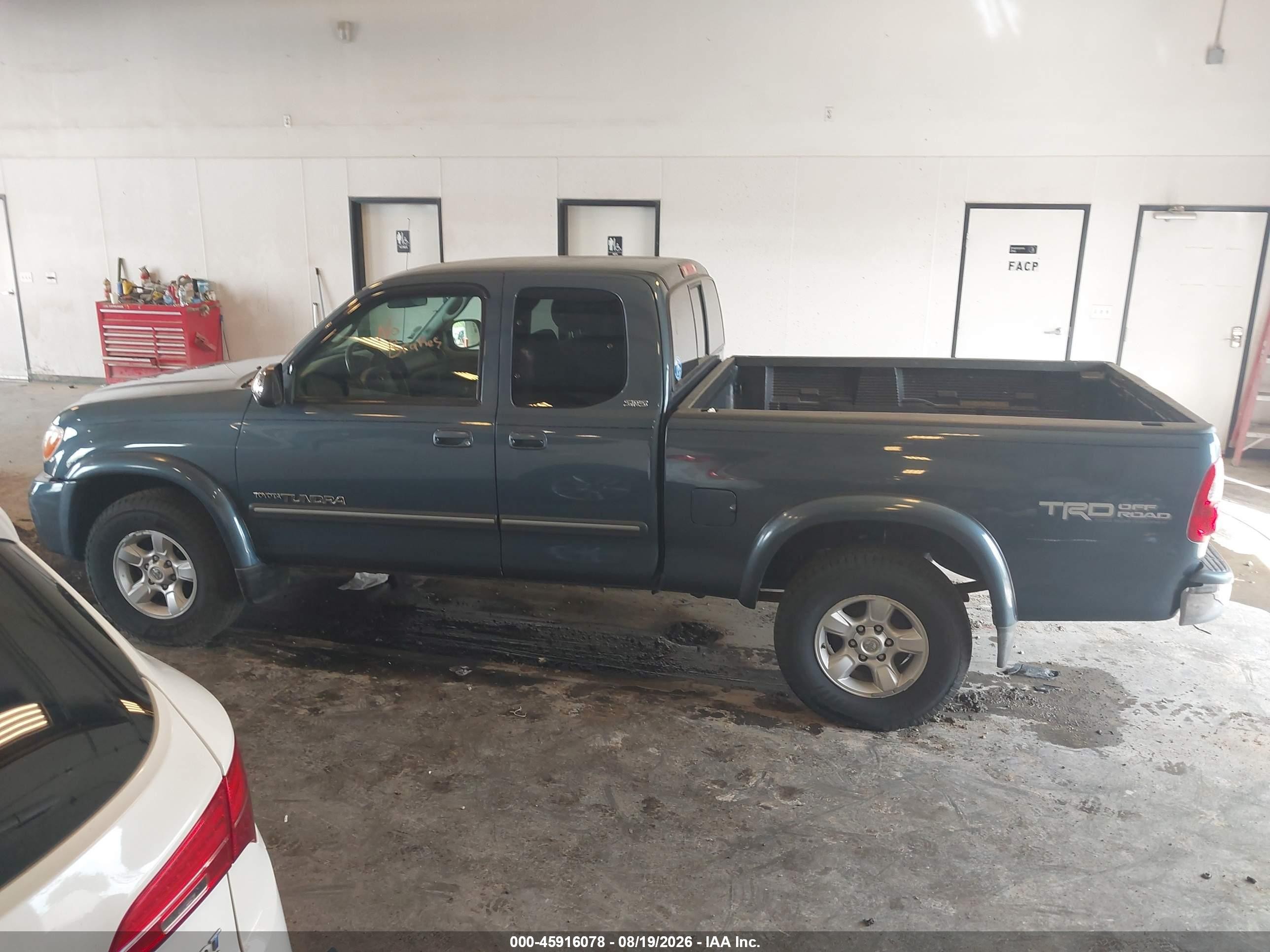 2005 Toyota Tundra Sr5 V8 Gray vin: 5TBBT44195S470499