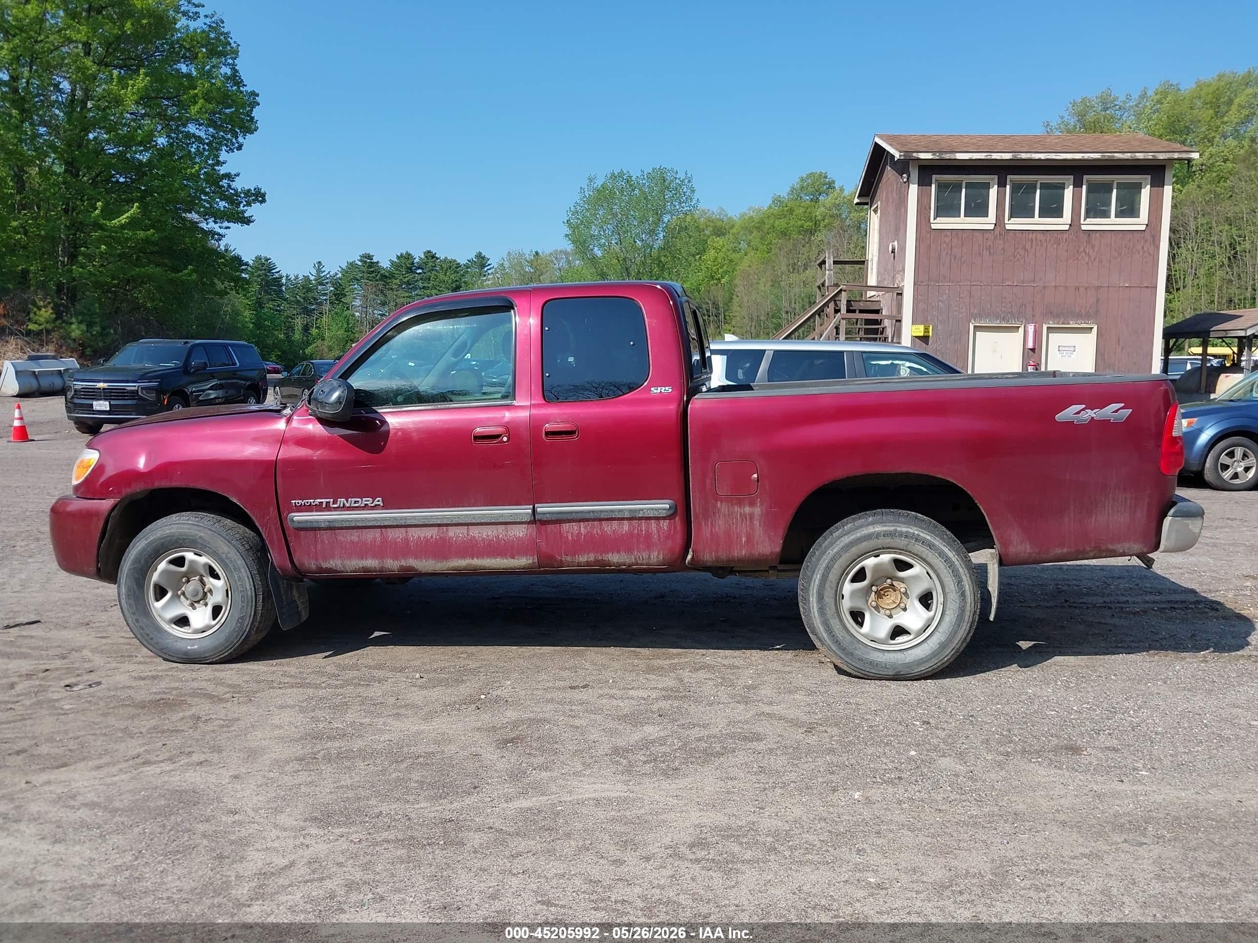 2006 Toyota Tundra Sr5 V8 Red vin: 5TBBT44196S485313