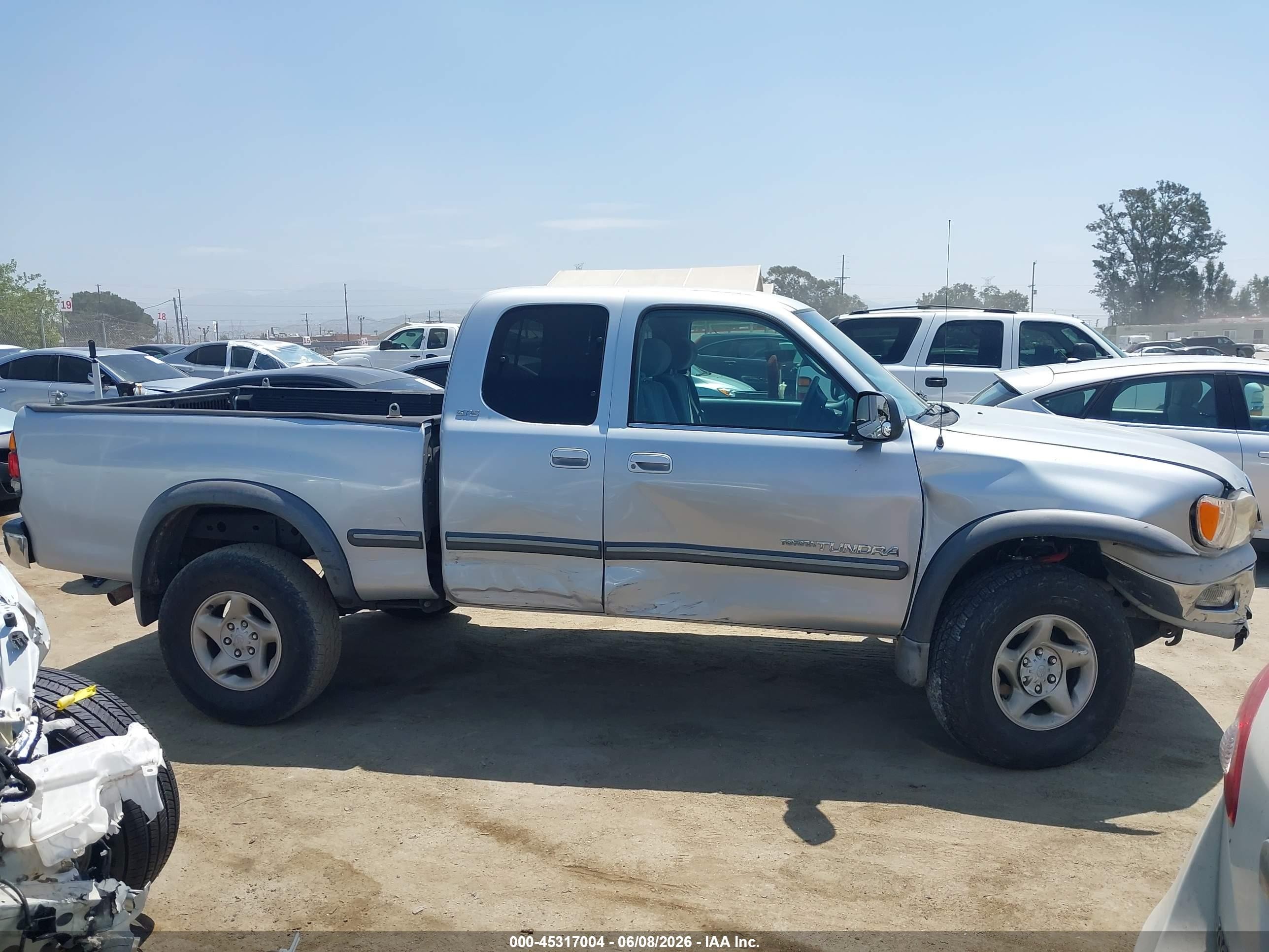 2000 Toyota Tundra Sr5 V8 Gray vin: 5TBBT4419YS022591
