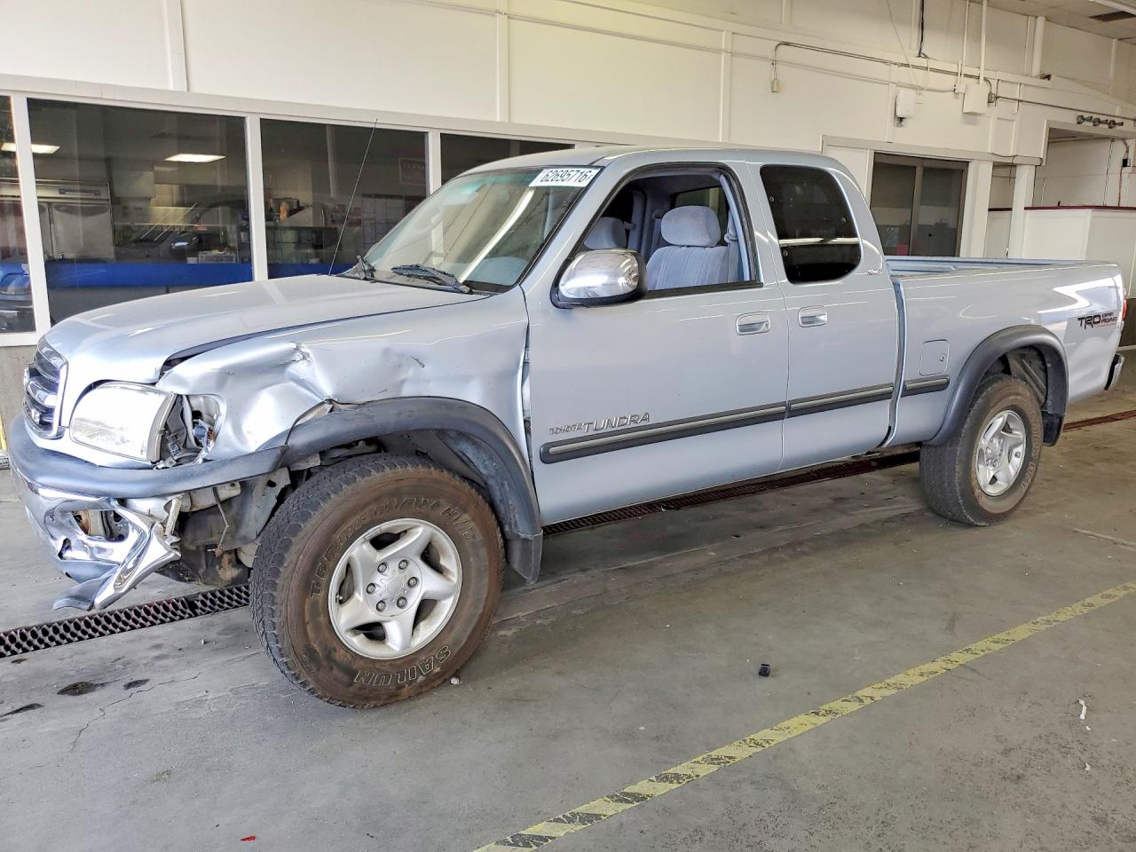 2000 Toyota Tundra Sr5 Silver vin: 5TBBT4419YS044686