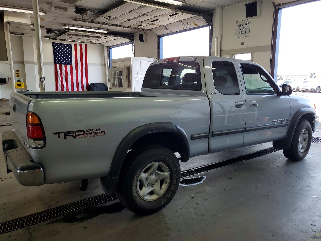 2000 Toyota Tundra Sr5 Silver vin: 5TBBT4419YS044686