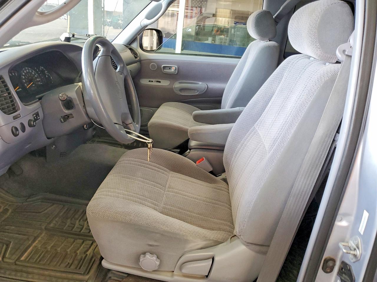 2000 Toyota Tundra Sr5 Silver vin: 5TBBT4419YS044686