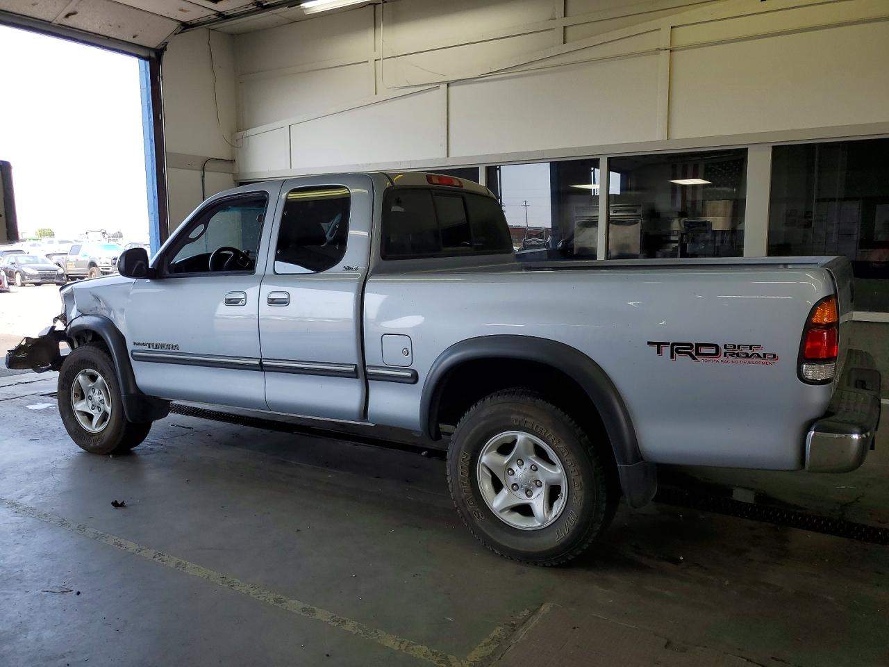2000 Toyota Tundra Sr5 Silver vin: 5TBBT4419YS044686