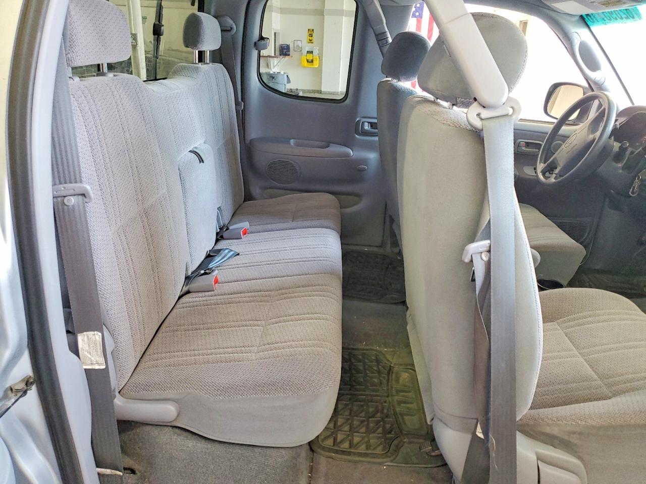 2000 Toyota Tundra Sr5 Silver vin: 5TBBT4419YS044686