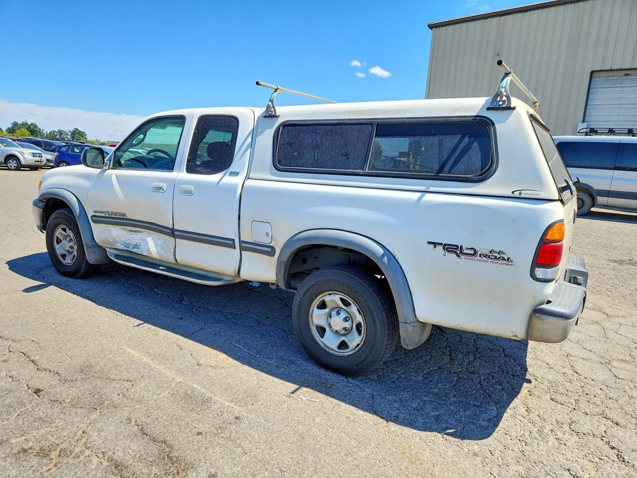 2000 Toyota Tundra Sr5 White vin: 5TBBT4419YS098022