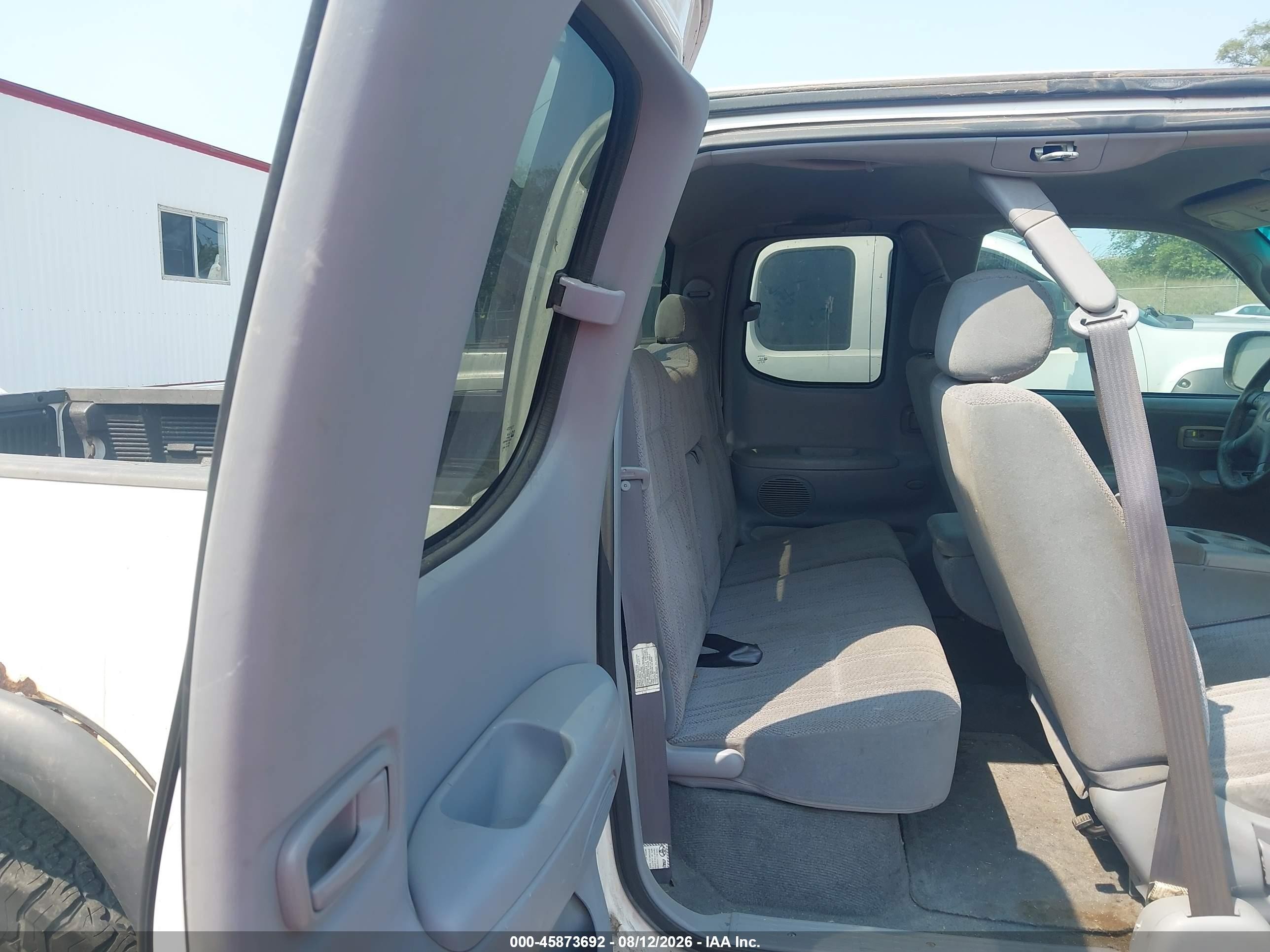 2002 Toyota Tundra Sr5 V8 Белый vin: 5TBBT441X2S253149