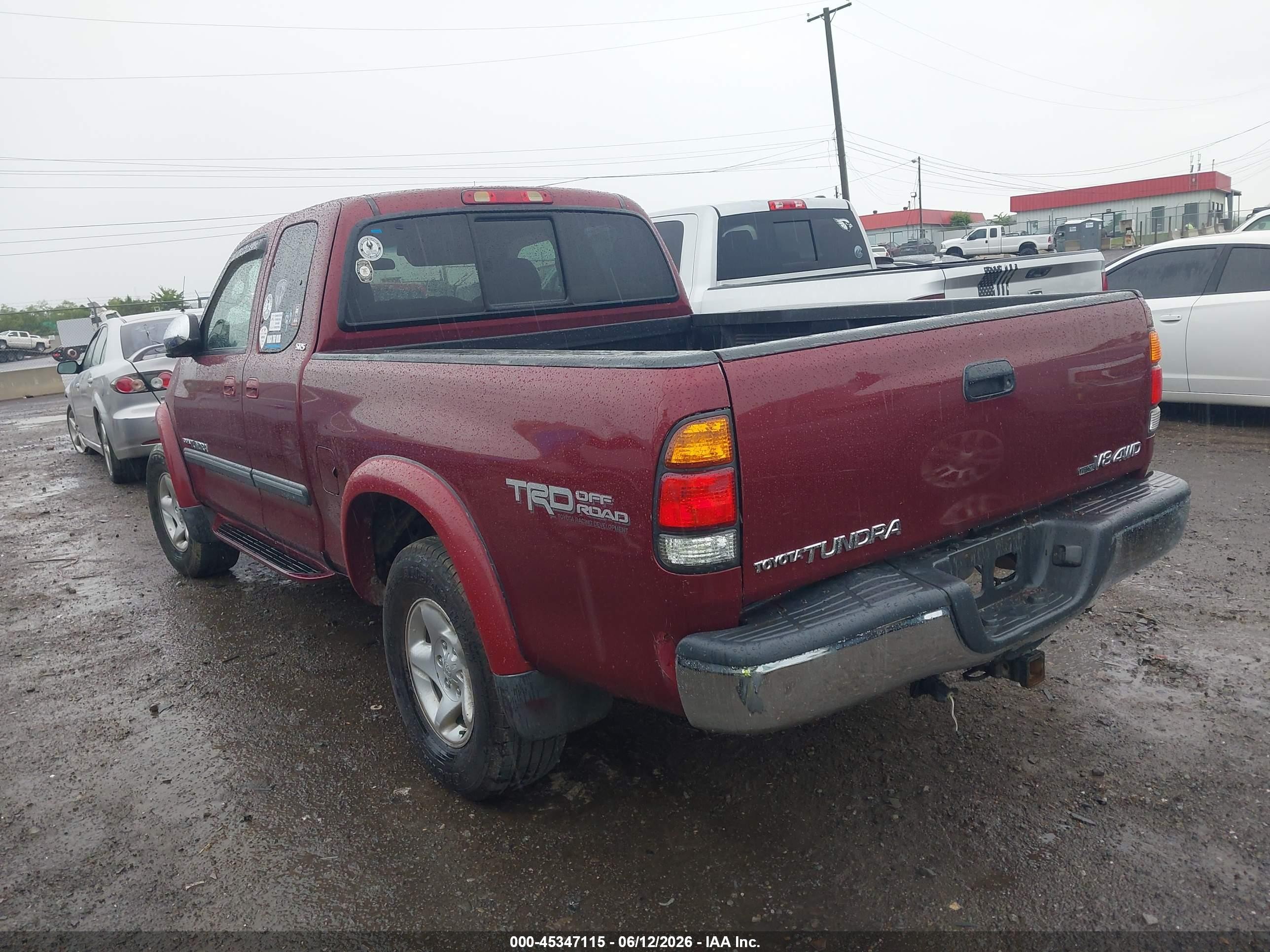 2003 Toyota Tundra Sr5 V8 Red vin: 5TBBT441X3S424192