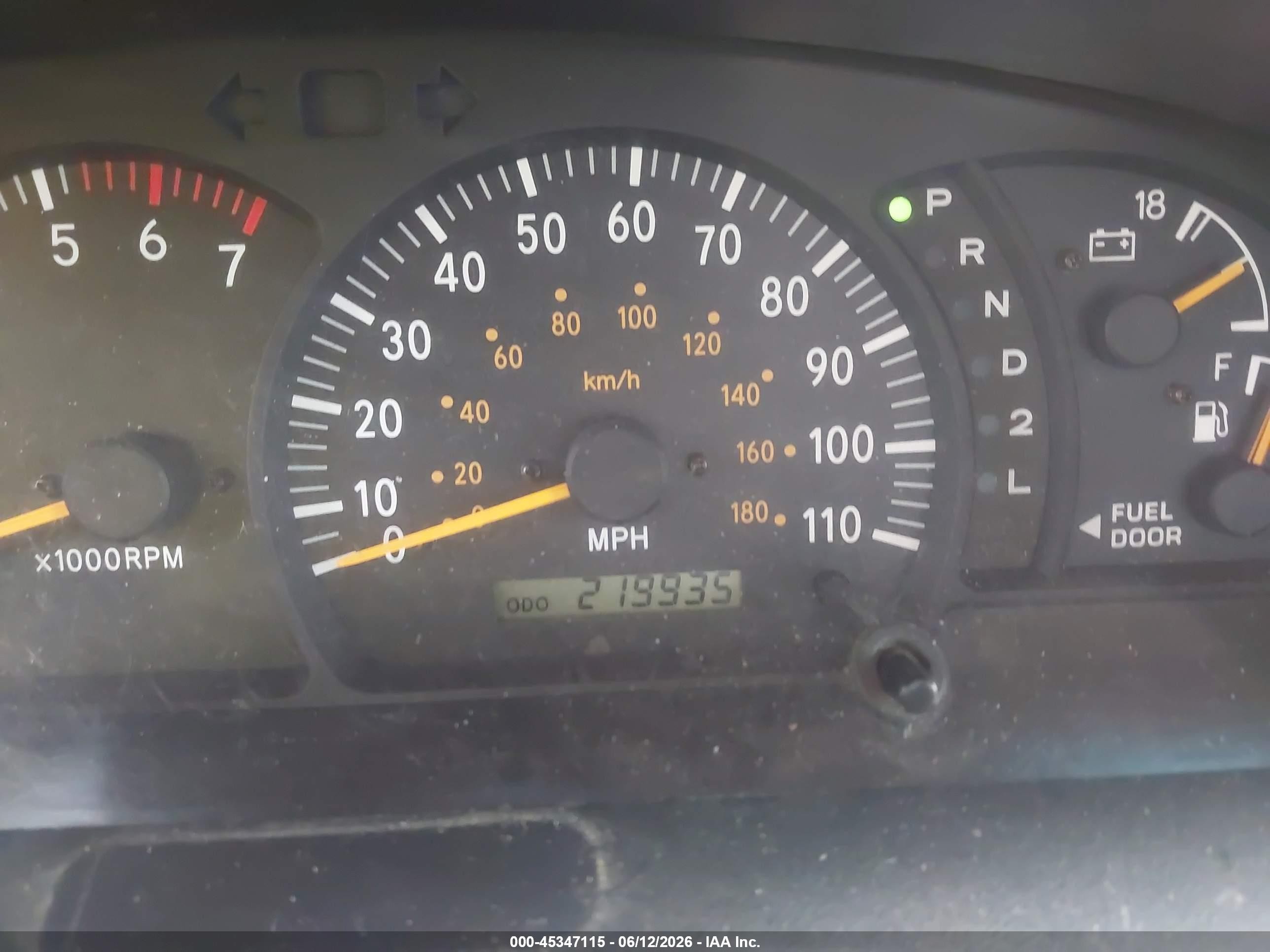 2003 Toyota Tundra Sr5 V8 Red vin: 5TBBT441X3S424192